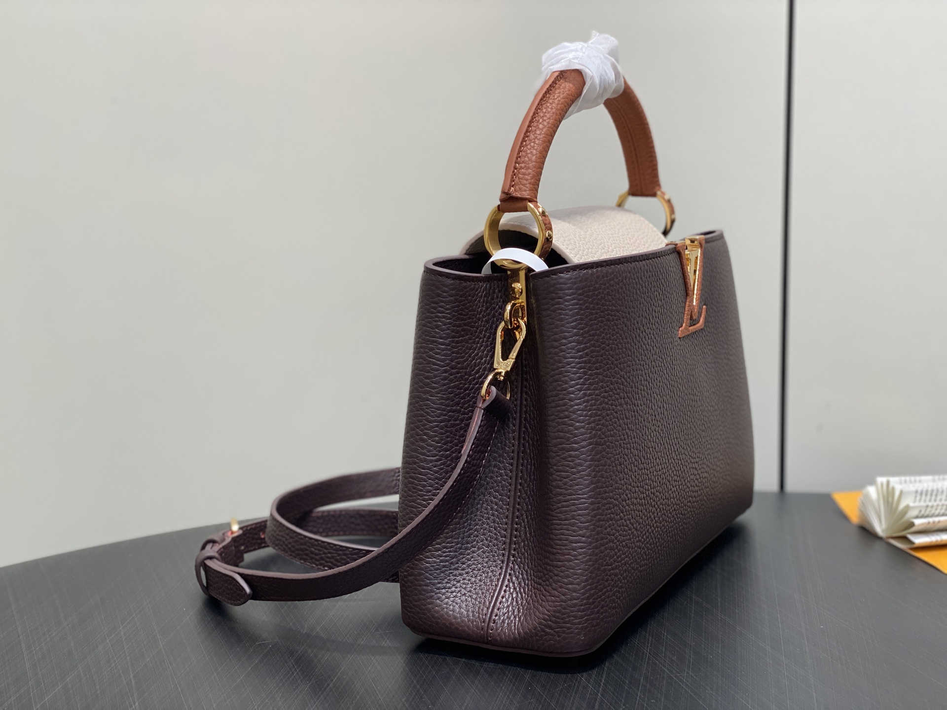 Louis Vuitton Capucines MM M12952 Chocolate 31.5cm/ 12.2in