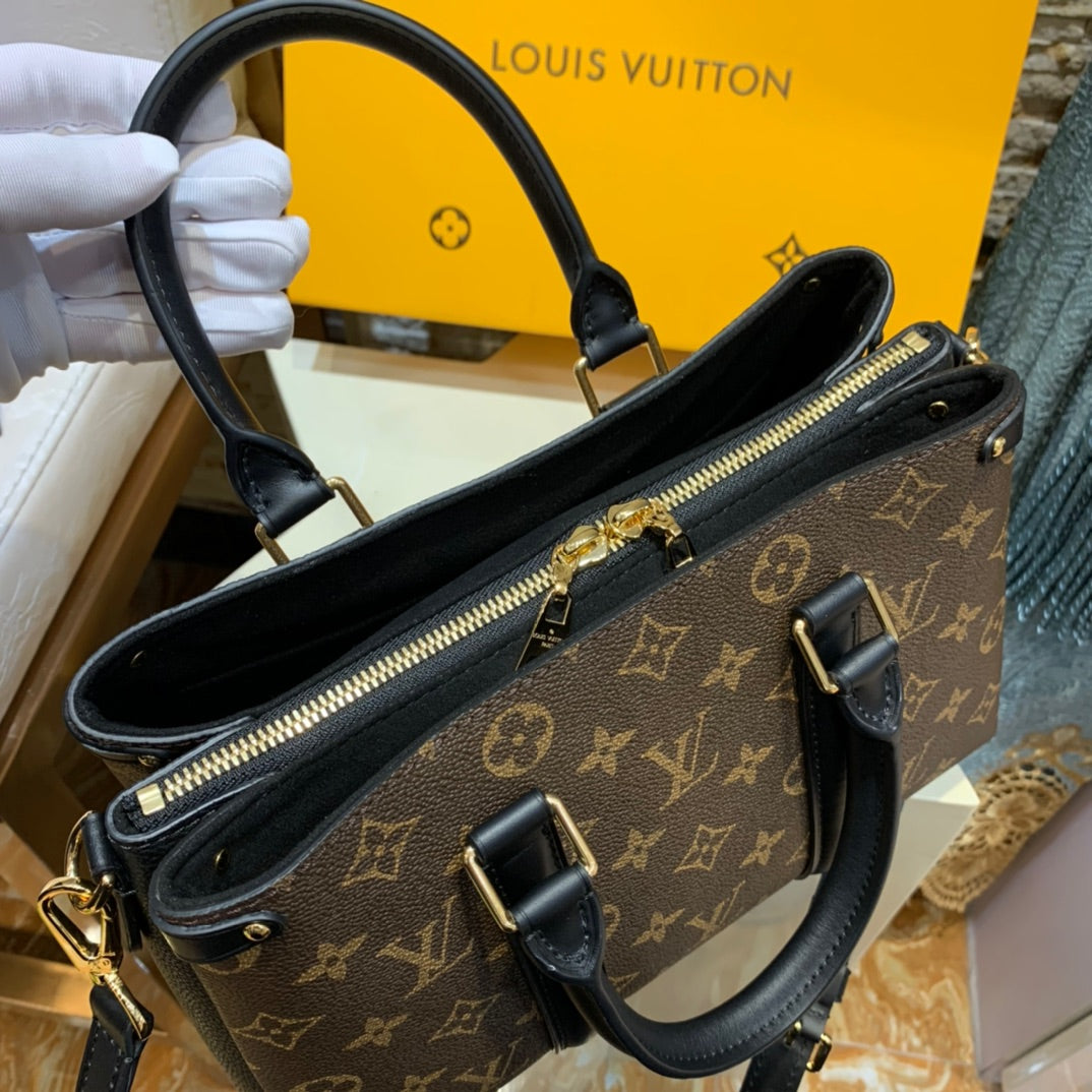 Louis Vuitton Soufflot 29Cm Black