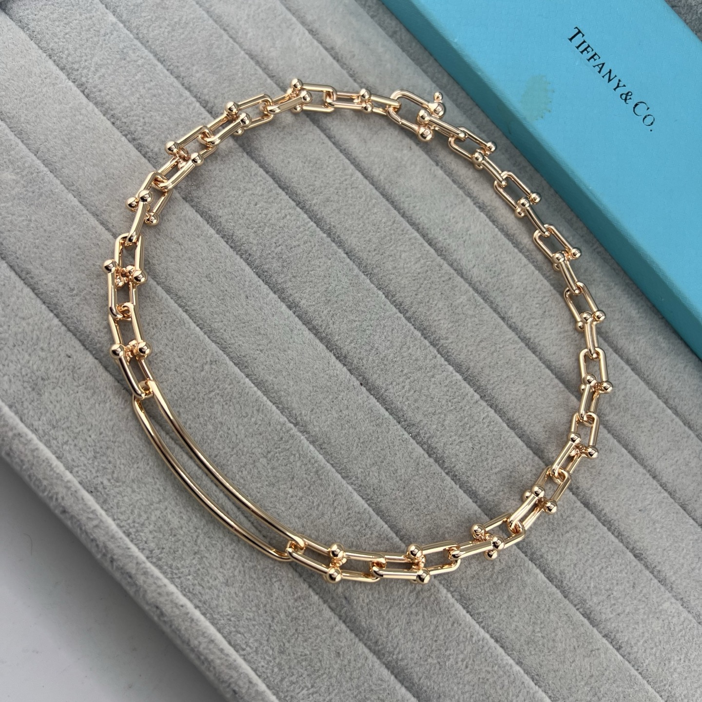 Elongated double-U horseshoe necklace