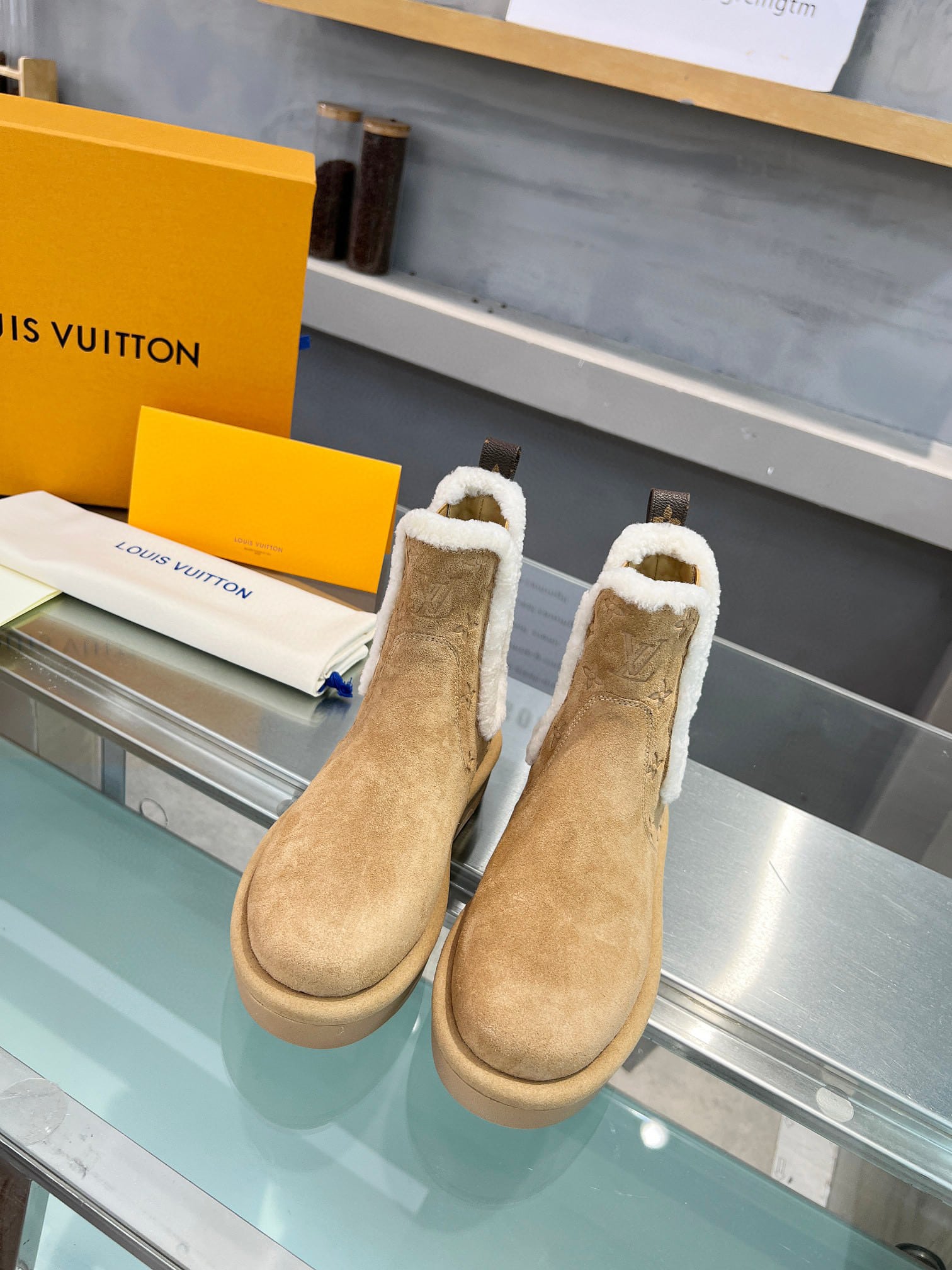 Louis Vuitton Aspen Chelsea Ankle Boot Beige 1Adc7R