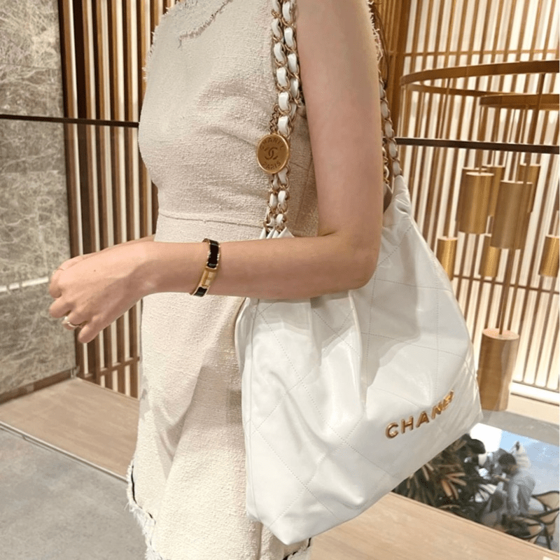 Chanel 22 Handbag White 42Cm As3261