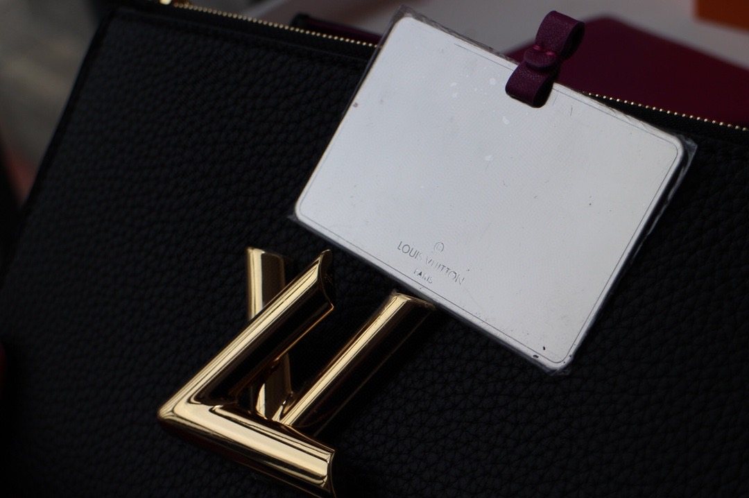 Louis Vuitton Twist One Handle Pm 25Cm Black