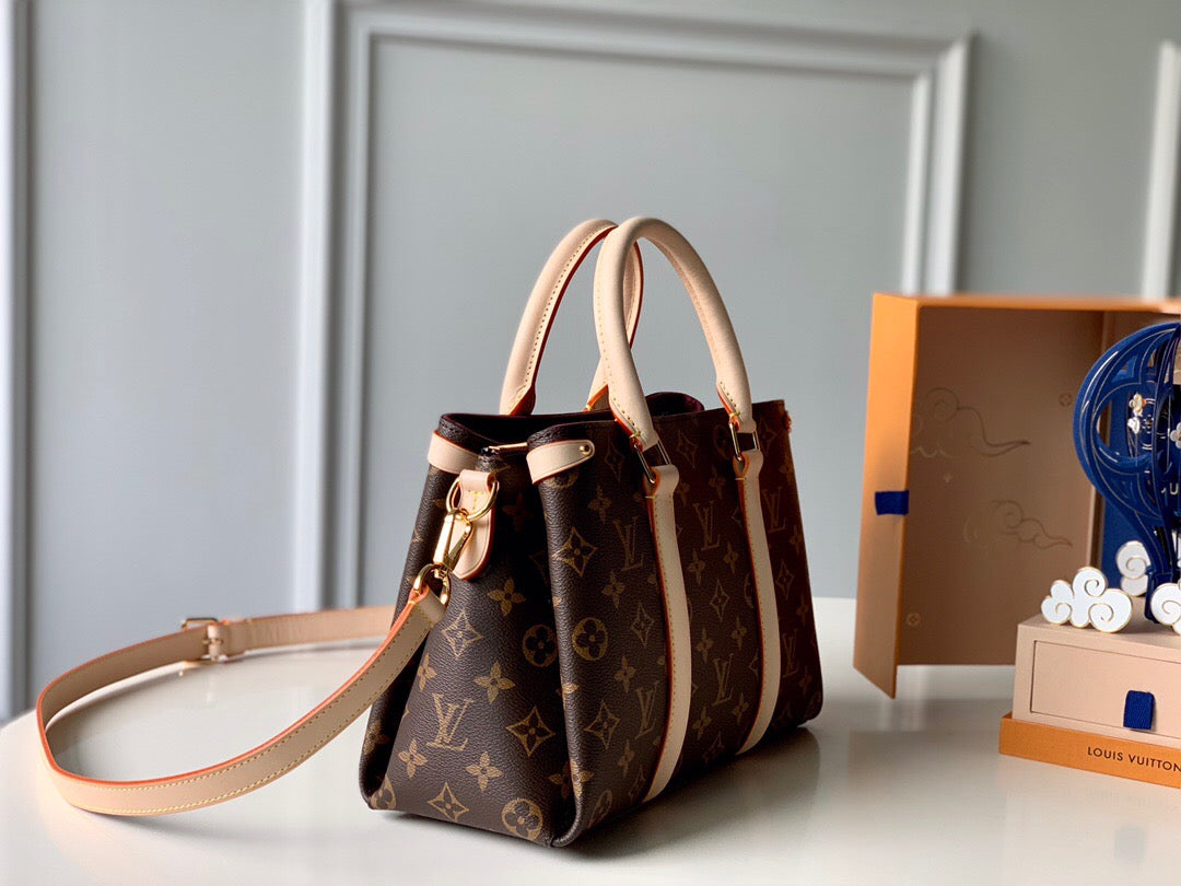 Louis Vuitton Soufflot 29Cm Beige