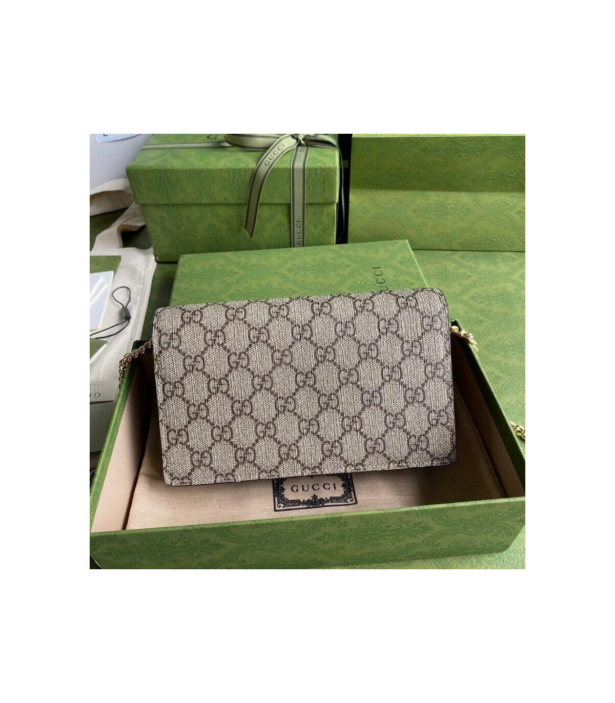 Gucci Valentine’s Day Chain Card Case Wallet