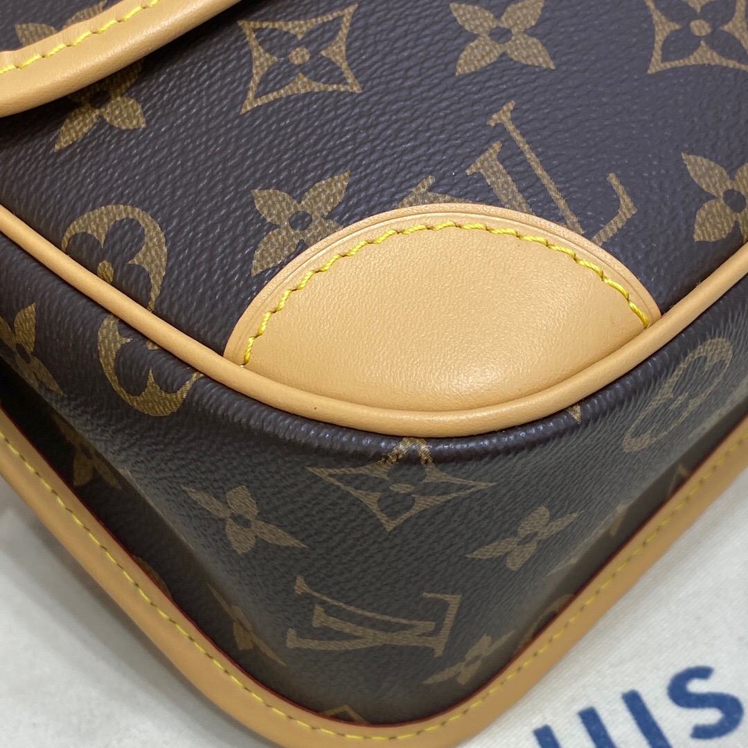 Louis Vuitton Diane Fuchsia M46049