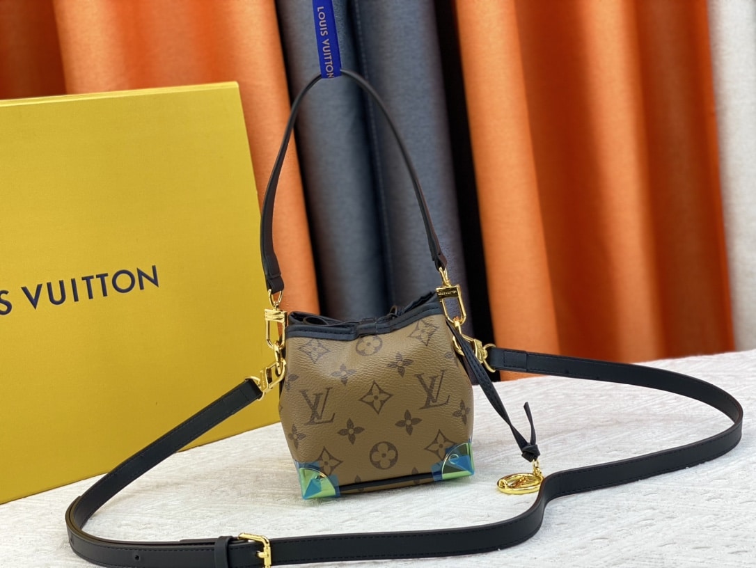 Louis Vuitton Néo Purse Lv Charms Monogram Brown 15Cm M82885