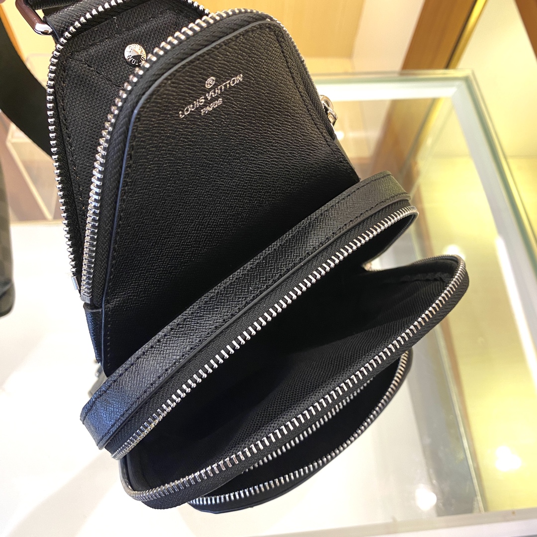 Louis Vuitton Avenue Nm Crossbody Bag Black 31Cm M30971