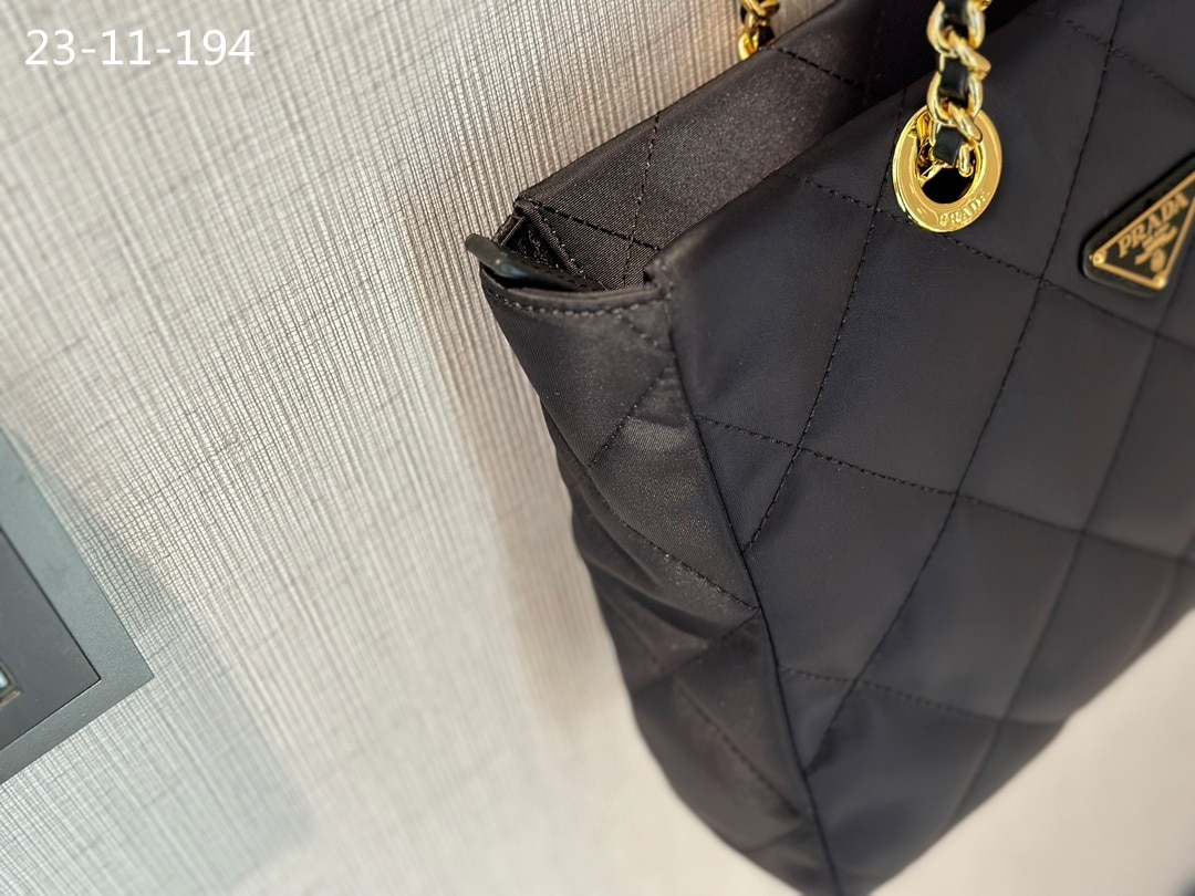 Prada Re Edition 1995 Chaîne Re Nylon Tote Bag Black 26Cm