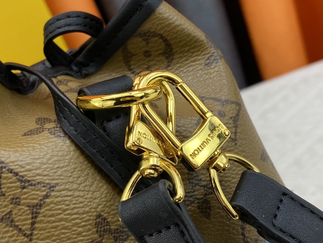 Louis Vuitton Néo Purse Lv Charms Monogram Brown 15Cm M82885