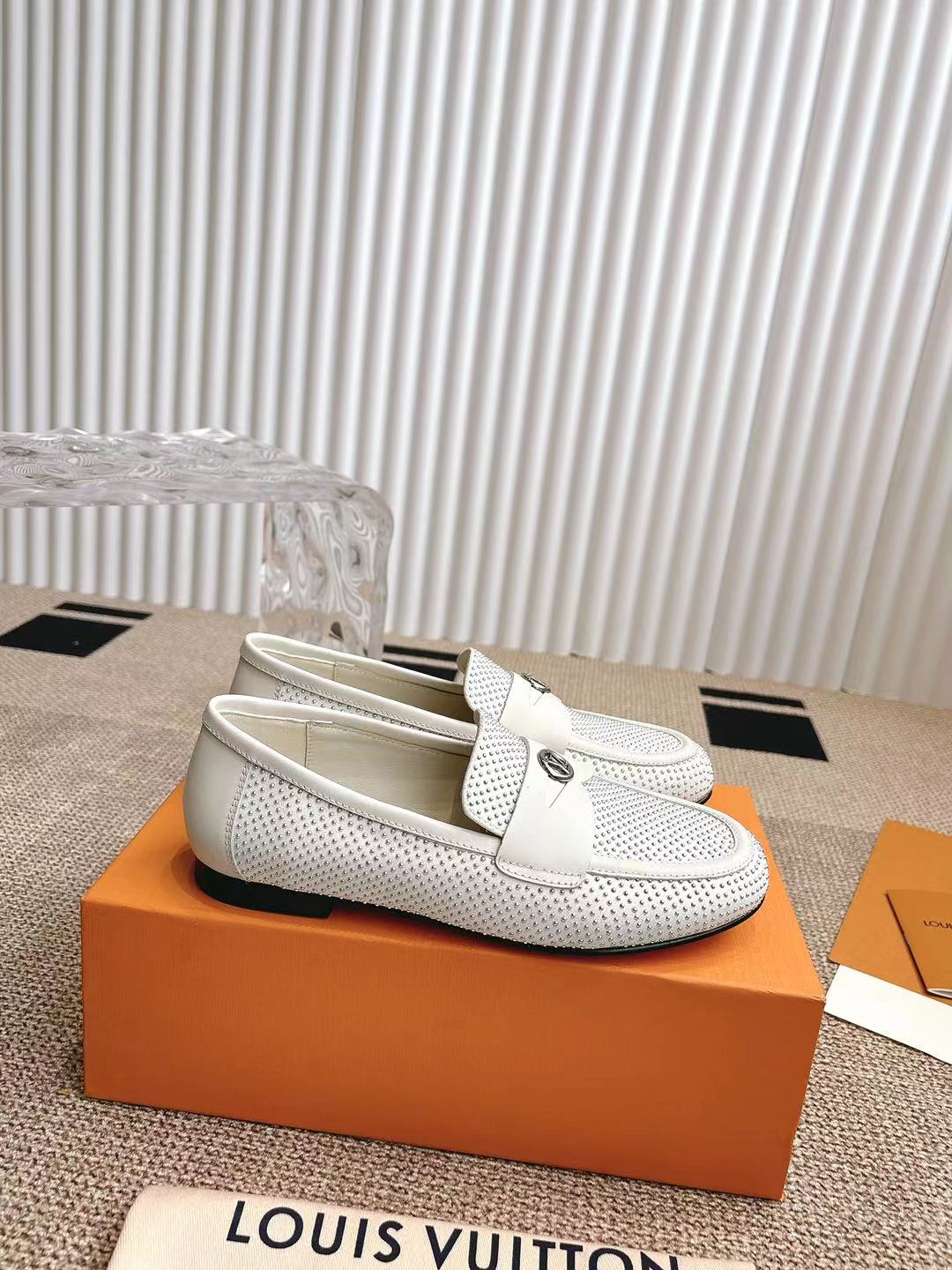 Louis Vuitton Soho Flat Loafer White1AGXDC