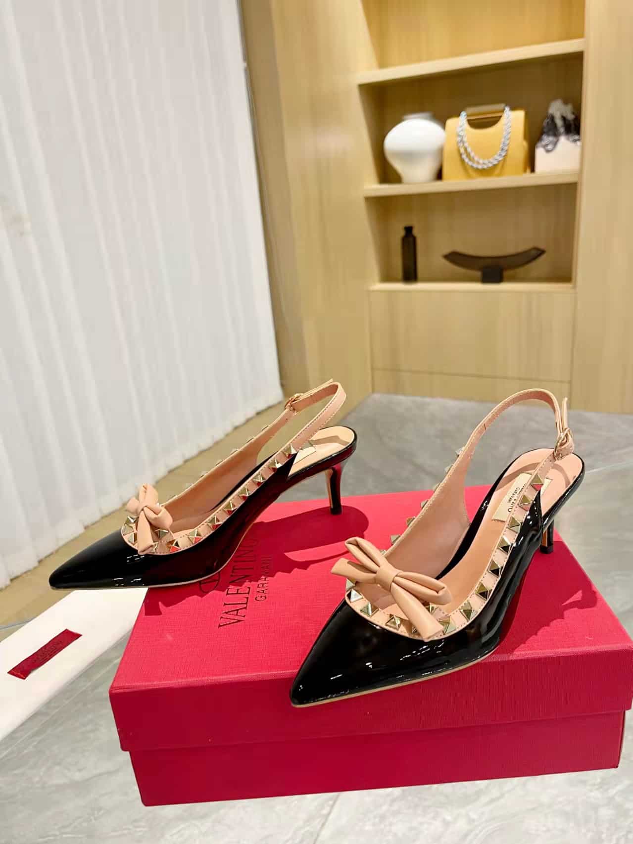 Valentino Rockstud Bow Slingback Pump In Patent Leather With Matching Studs Beige And Black