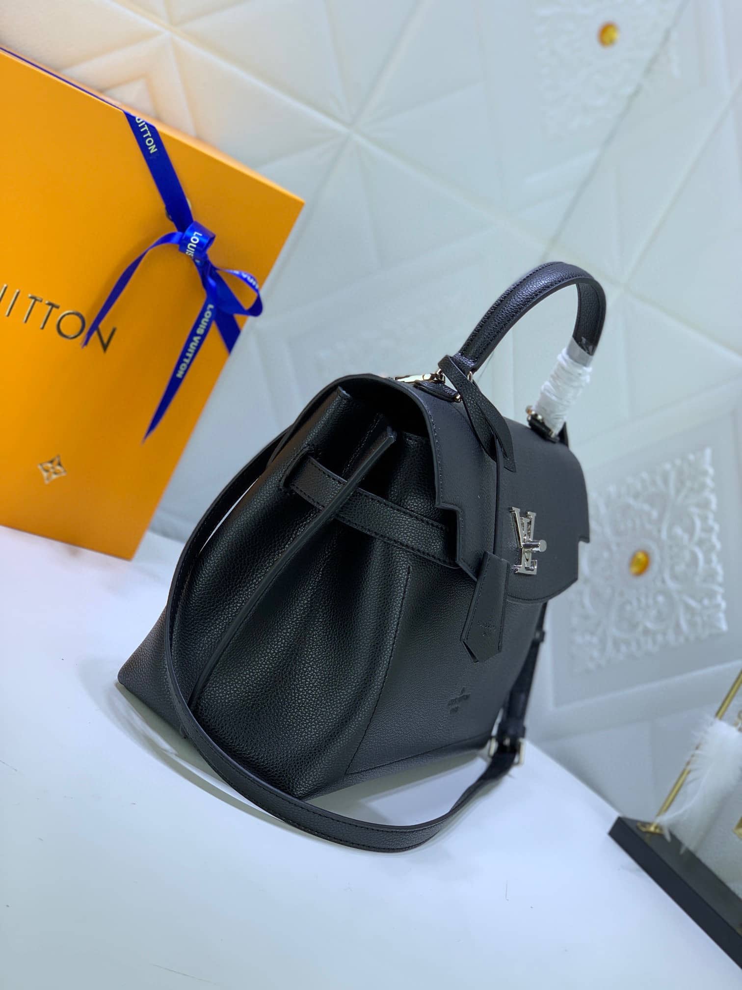 Louis Vuitton Lockme Ever Black 46Cm M51395