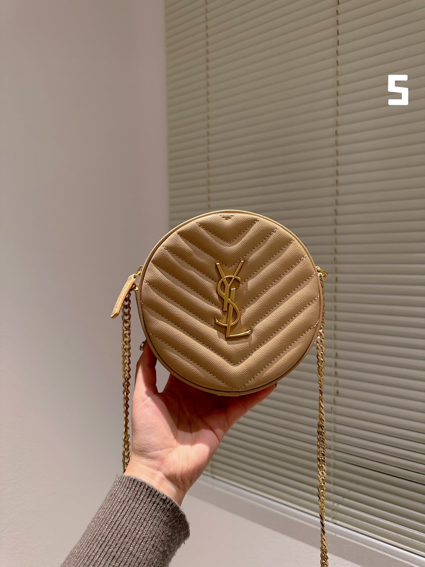 Saint Laurent Vinyle Round Camera Bag In Chevron Quilted Grain De Poudre Embossed Leather 18Cm