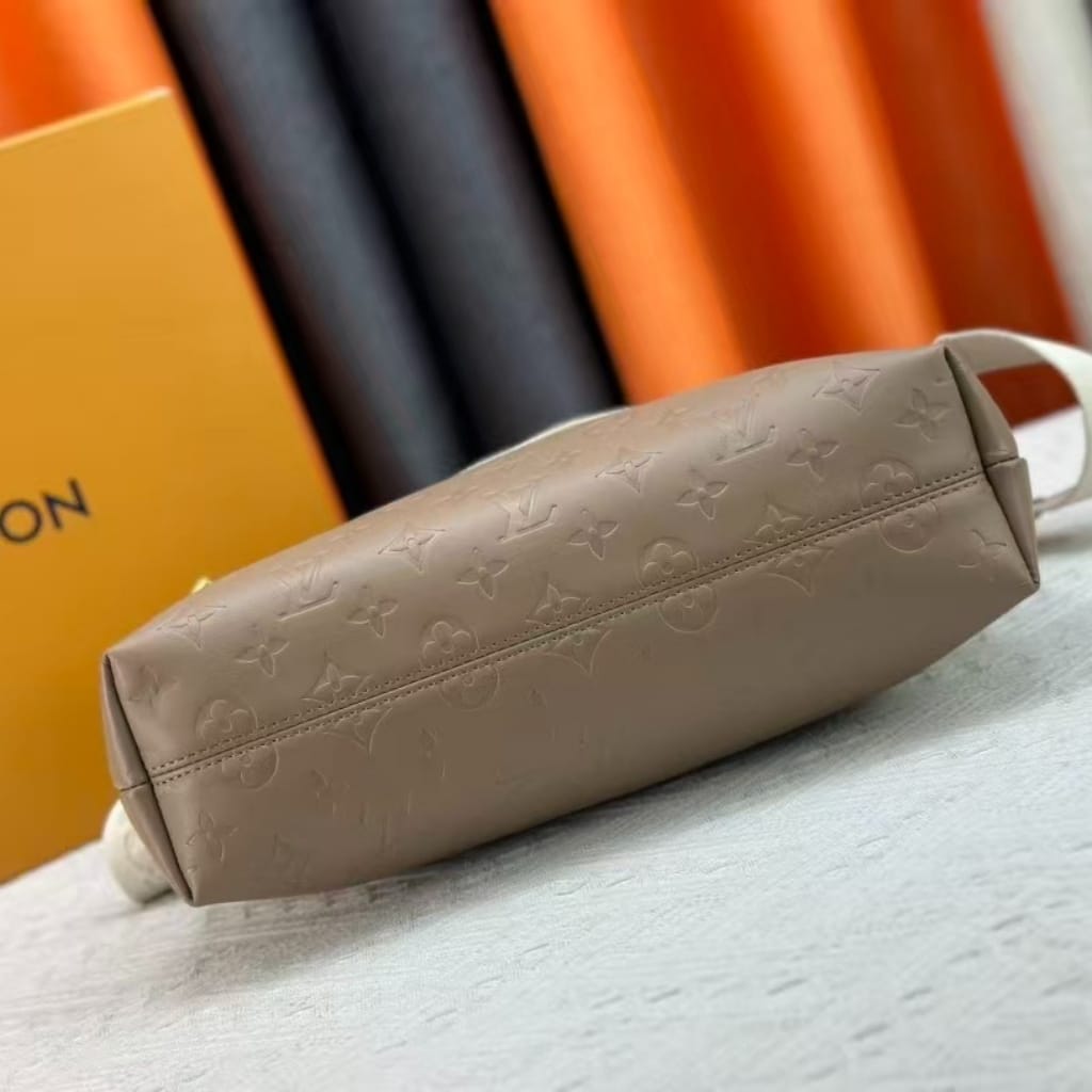 Louis Vuitton Coussin Hobo MM Galet Grey 30Cm M12071