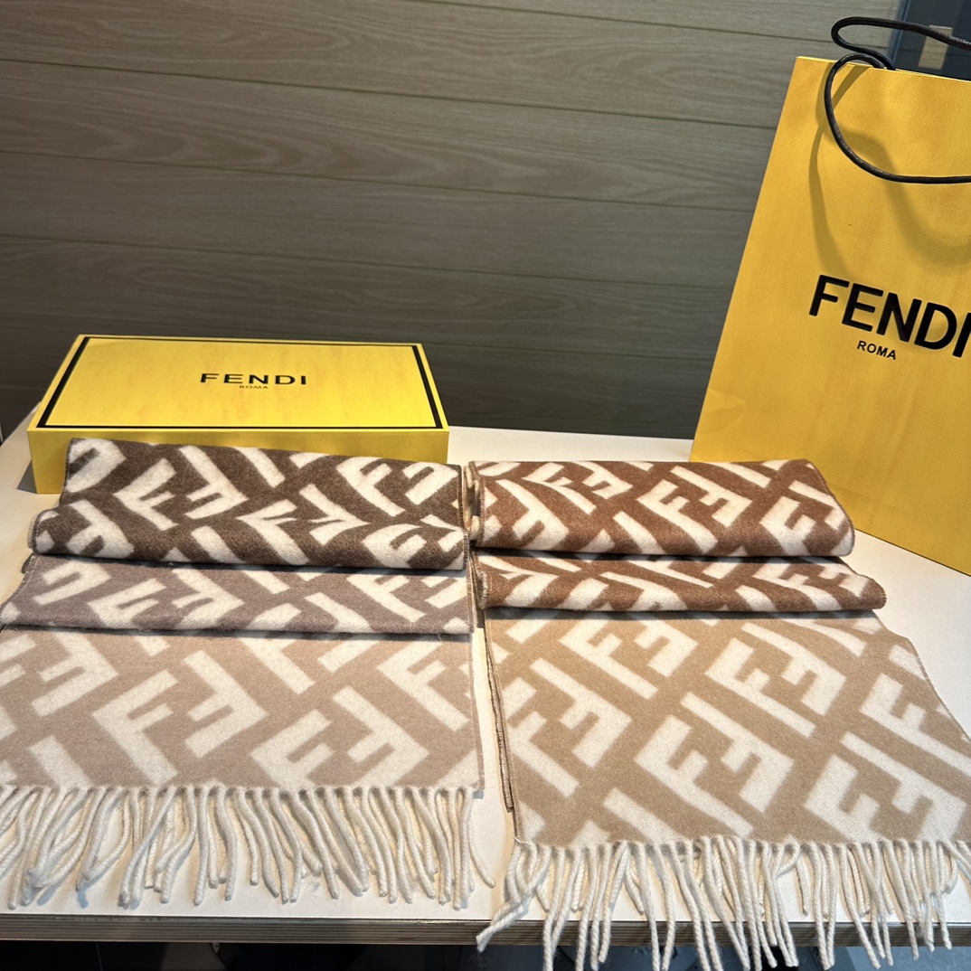 Fendi Presbyterian gradient double-sided cashmere scarf