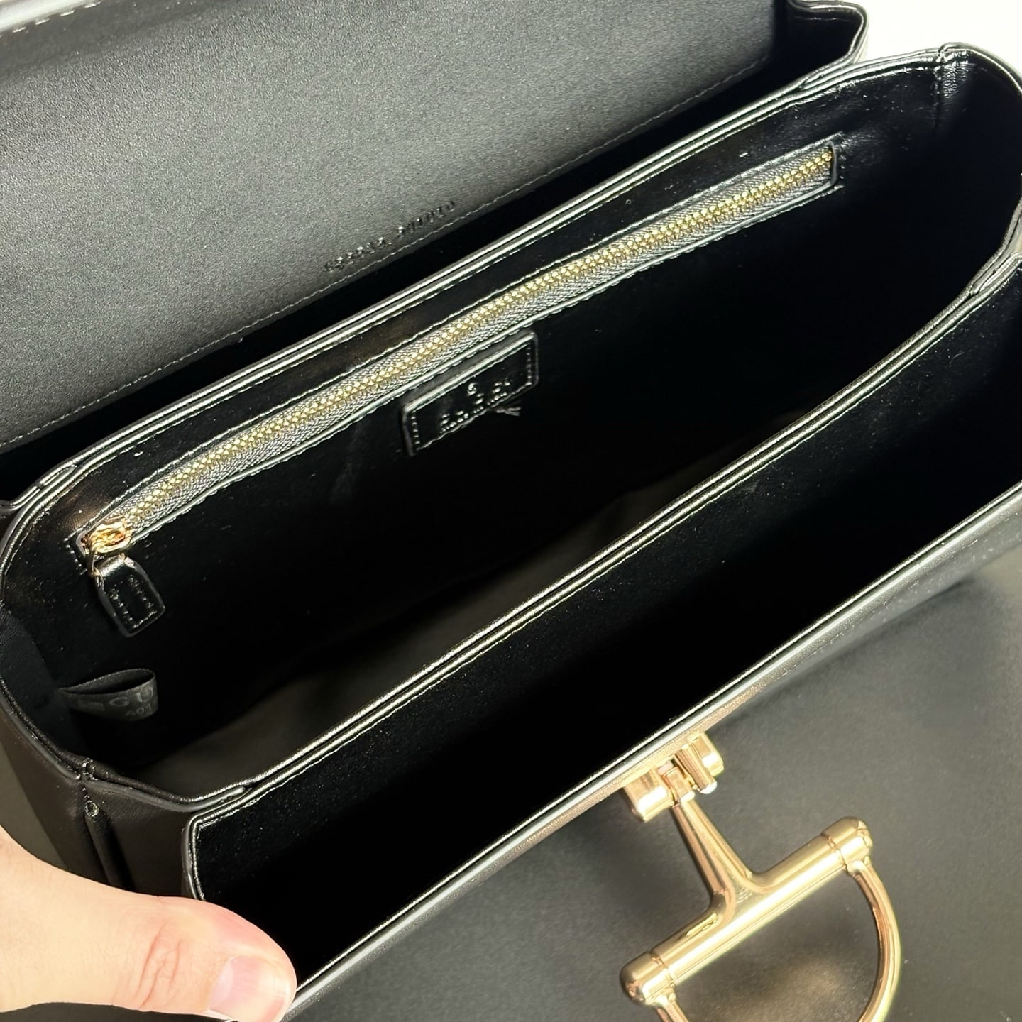 Gucci Siena Medium Top Handle Bag Black Leather 25Cm ‎855535 AAFKB 1000