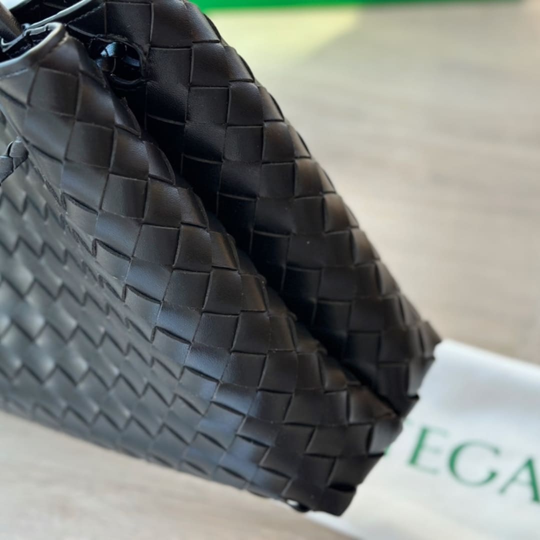 Bottega Veneta Andiamo Leather Top Handle Bag Black 25Cm