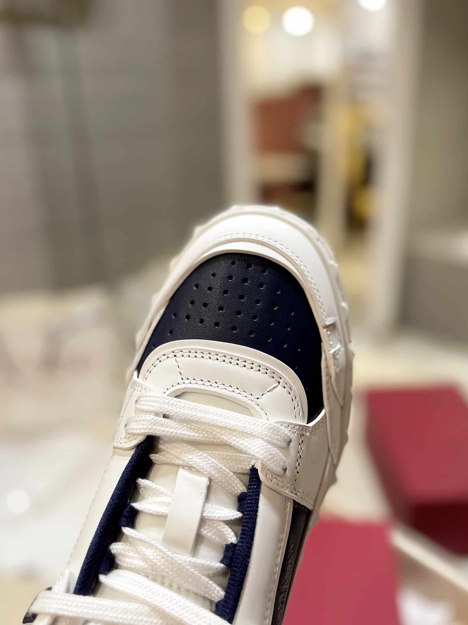 Valentino Garavani Freedots Low Top Sneaker In Calfskin Blue 4Y2S0H43Rdg Fc6
