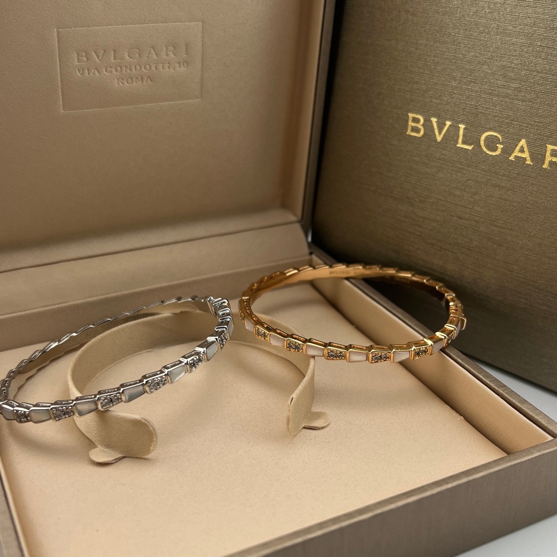 White Mother-of-Pearl Bracelet