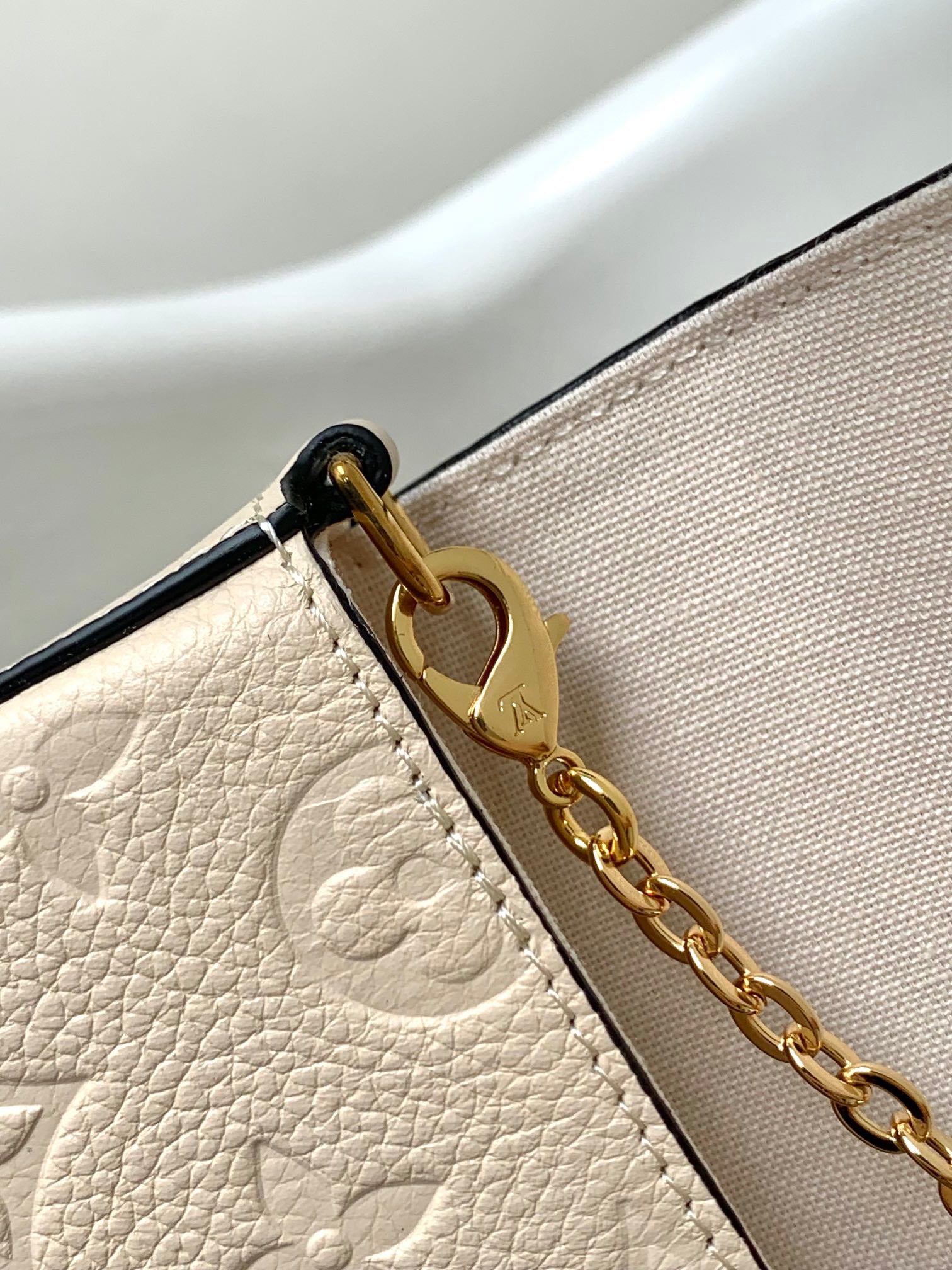Louis Vuitton Felicie Pochette Bag Cream 21Cm