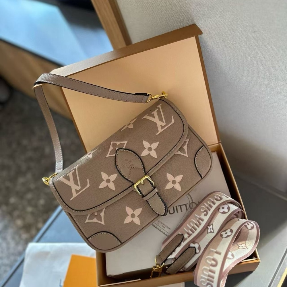 Louis Vuitton Diane Monogram Empreinte Leather Beige 24Cm M46583