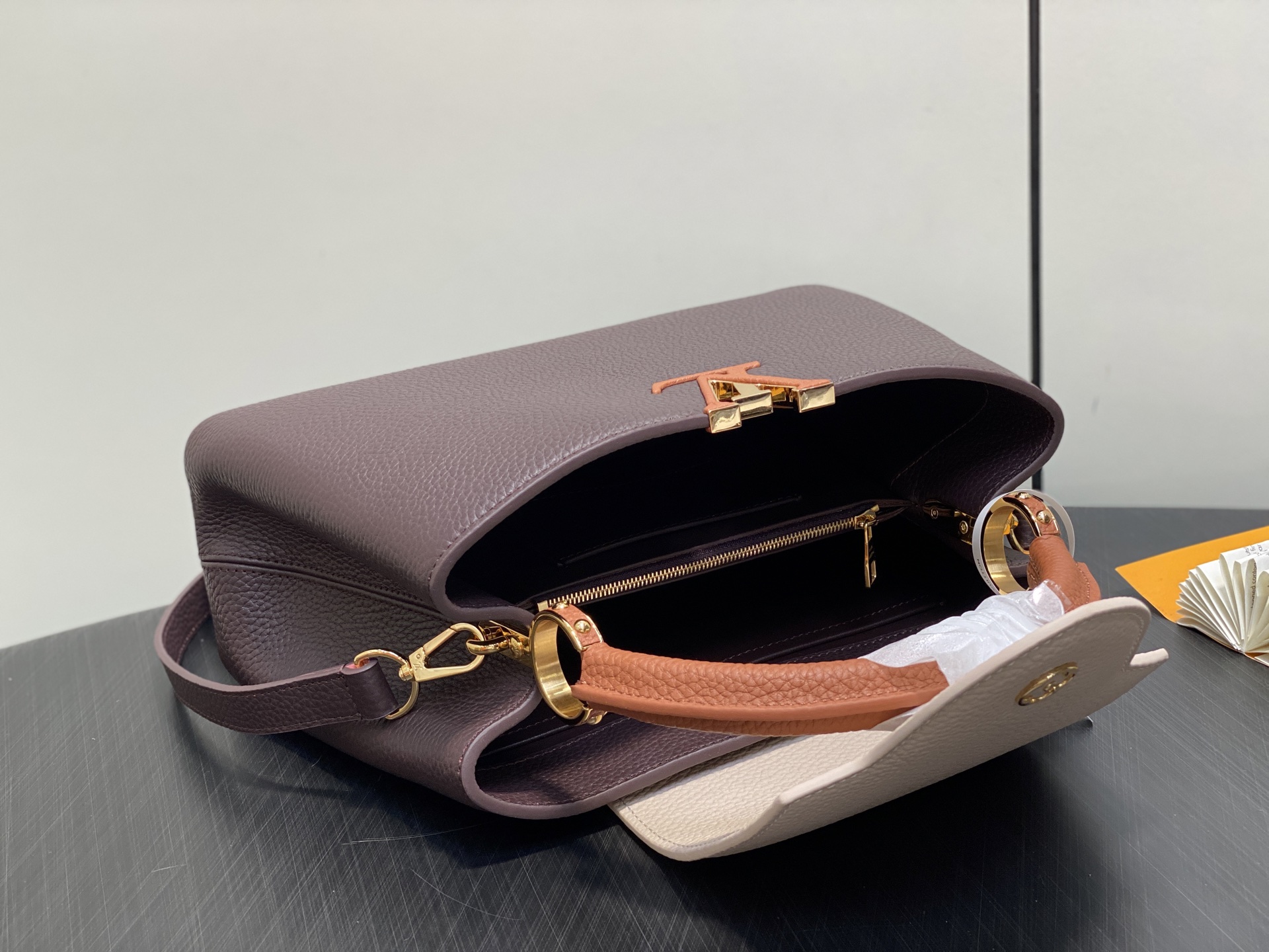 Louis Vuitton Capucines MM M12952 Chocolate 31.5cm/ 12.2in