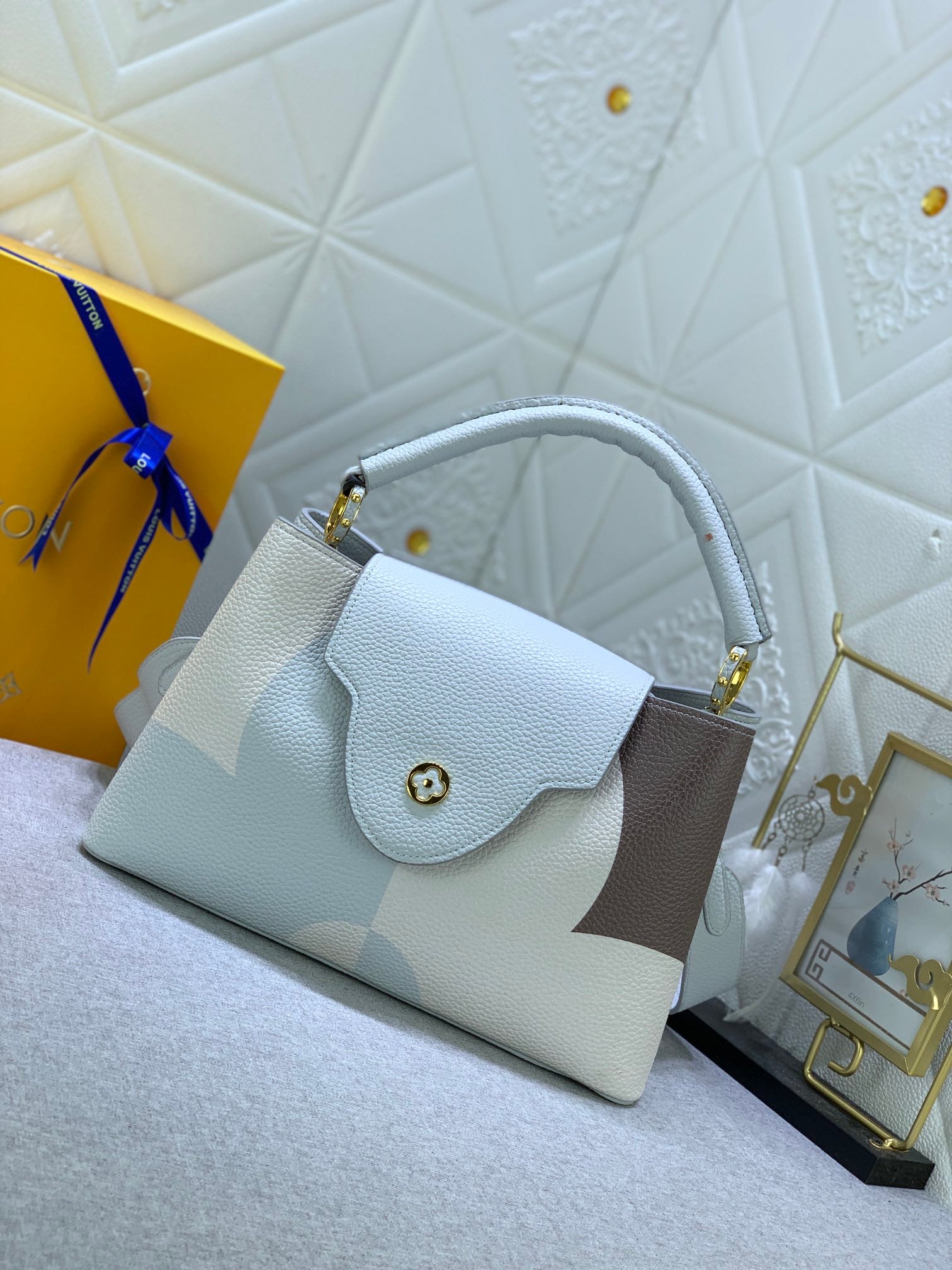 Louis Vuitton Capucines Ice Age White 31.5Cm