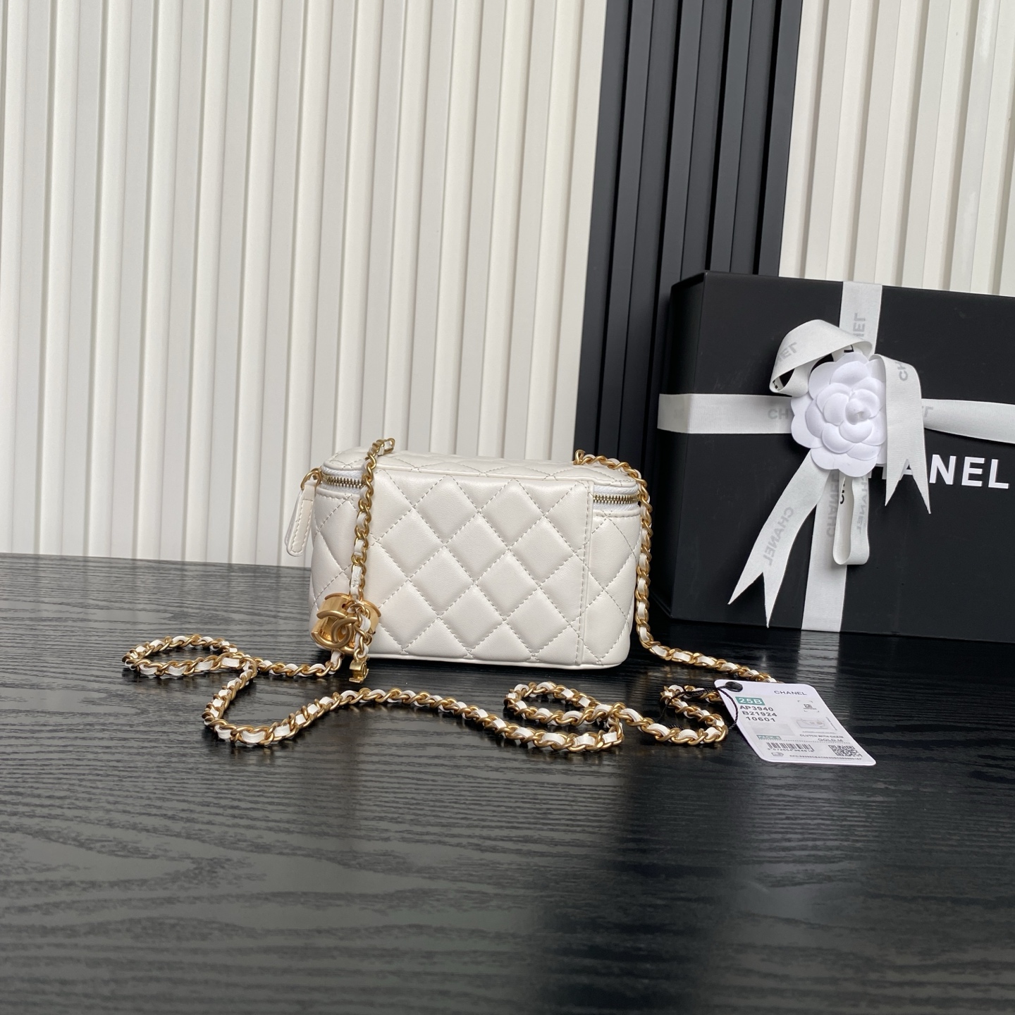 Quilted Lambskin Vanity Case with Chain (AS5184) in White Shiny Lambskin with Gold-Tone Hardware, 25C Collection