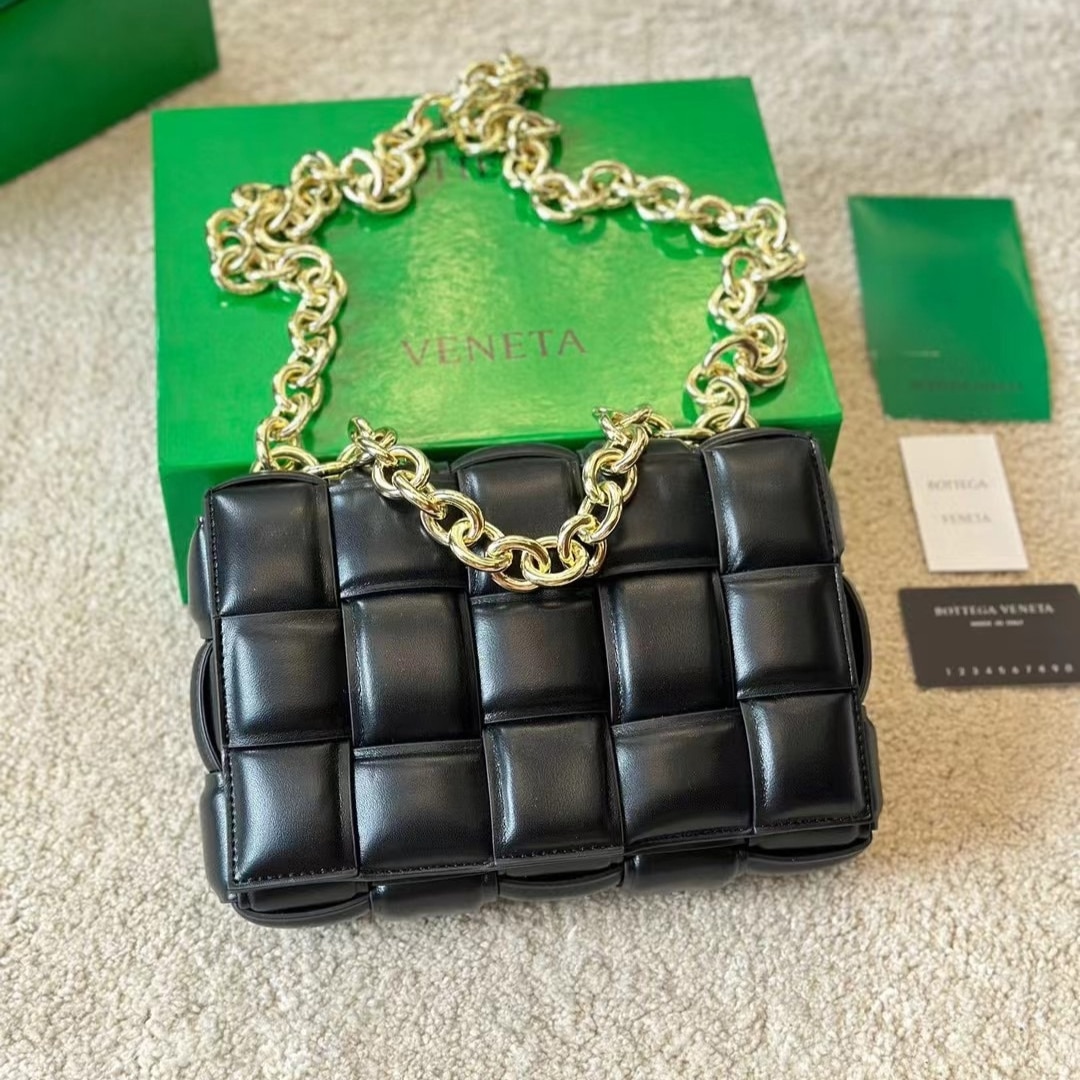 Bottega Veneta Chain Bag In Black 26Cm