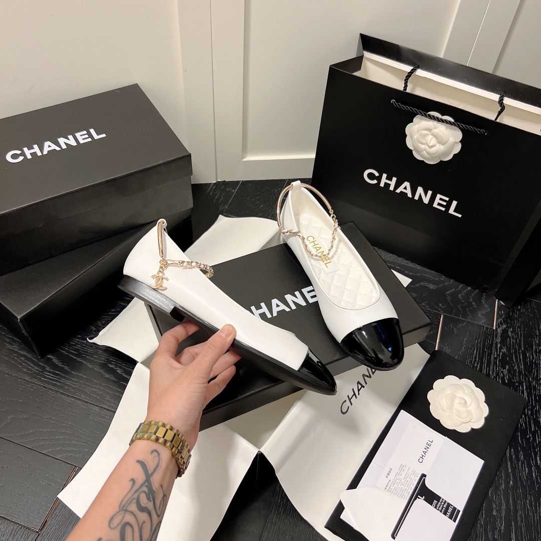 Chanel Interlocking Cc Logo Ballet Flats Black White