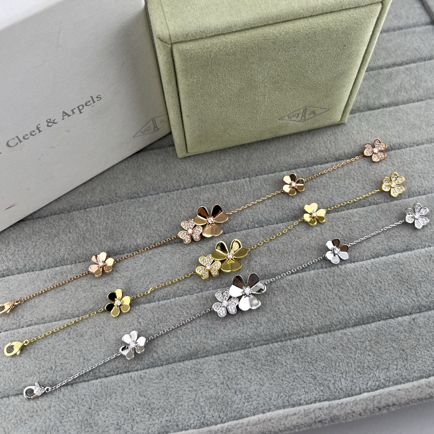 Clover and five-petal diamond bracelet