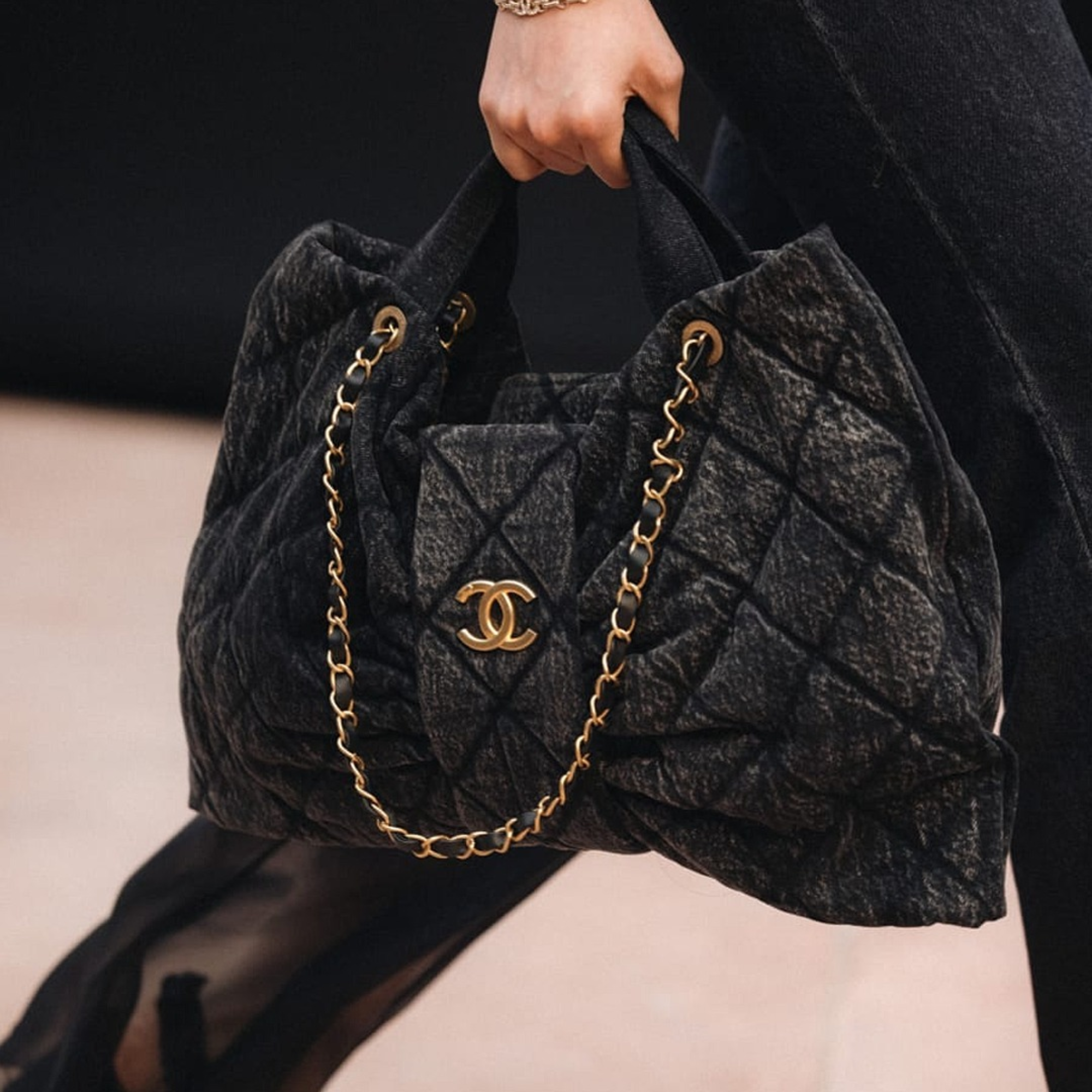 Chanel Grey Bow Pattern Chain Shoulder Bag