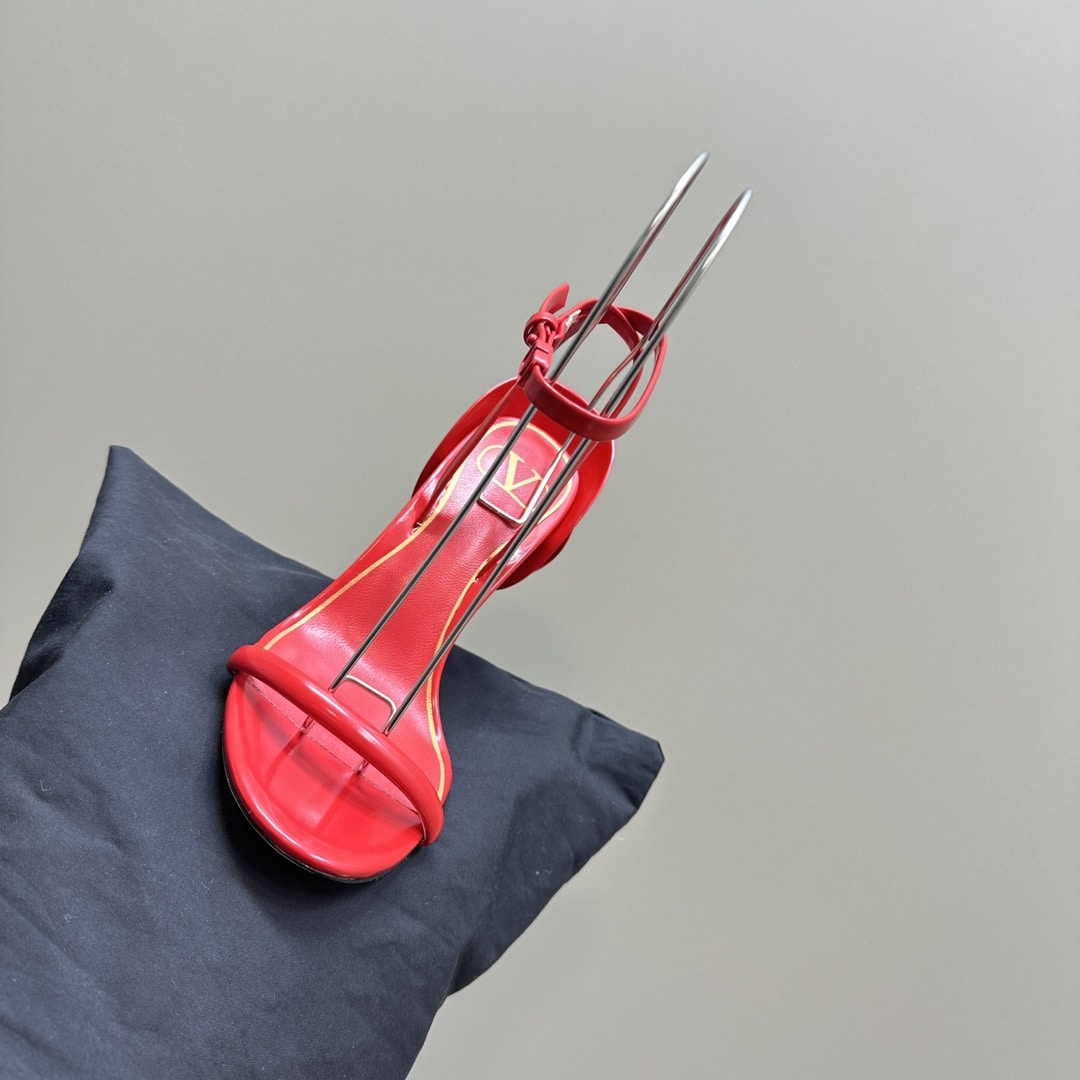 Valentino Garavani Archive Roserouche Leather High Heel In Red