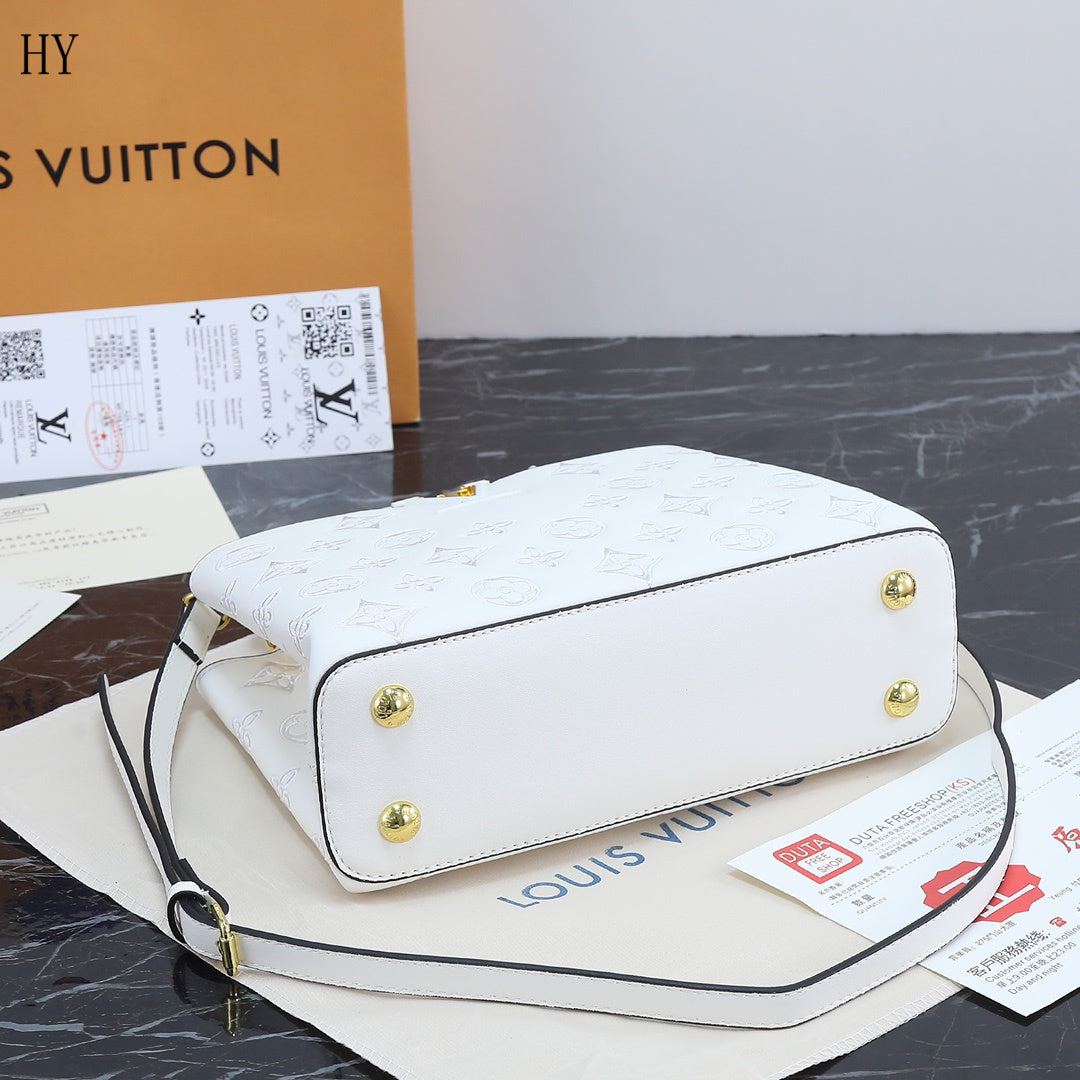 Louis Vuitton Capucines White 27Cm
