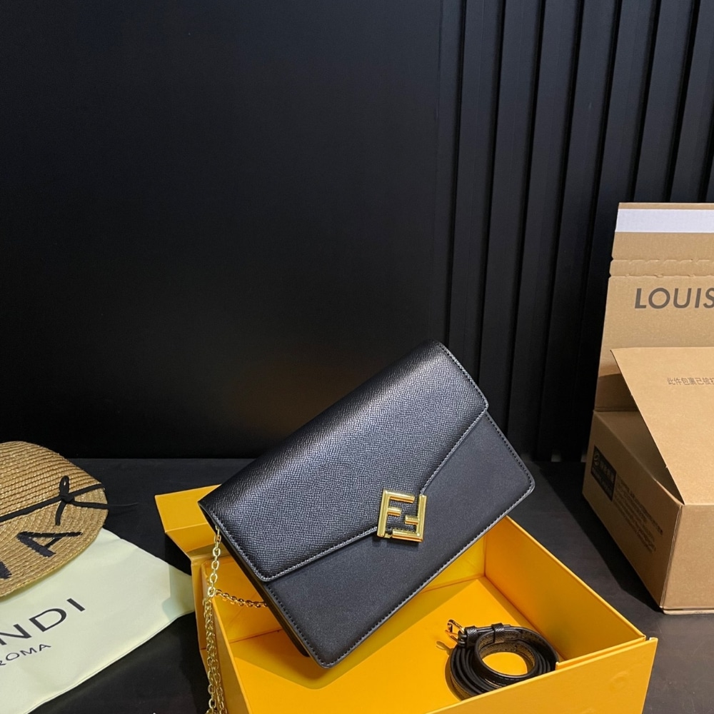 Fendi Ff Diamonds Wallet On Chain Black 22Cm