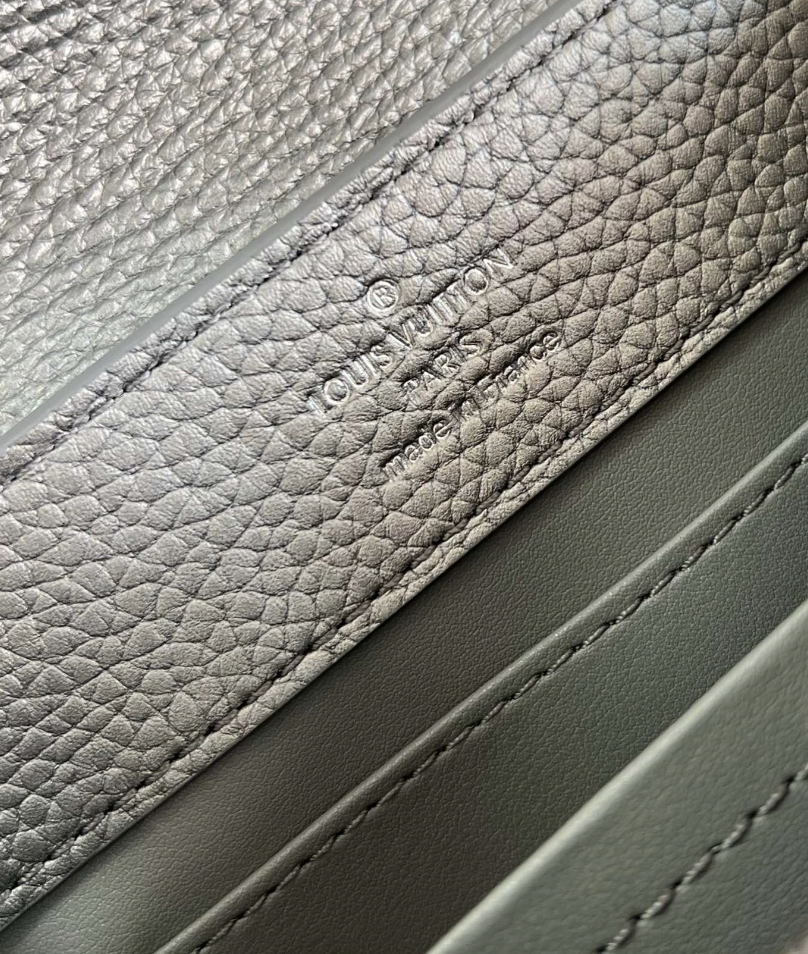 Louis Vuitton Capucines Gray 21Cm