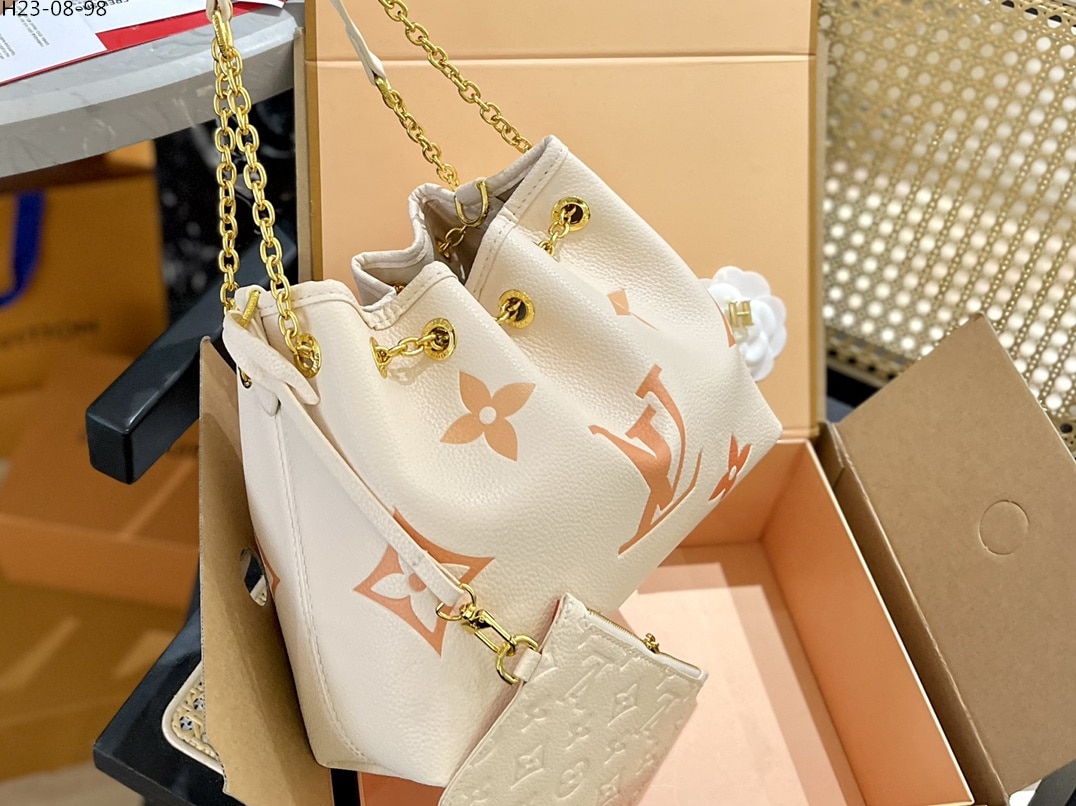 Louis Vuitton Summer Bundle Bag Beige 28Cm M46545