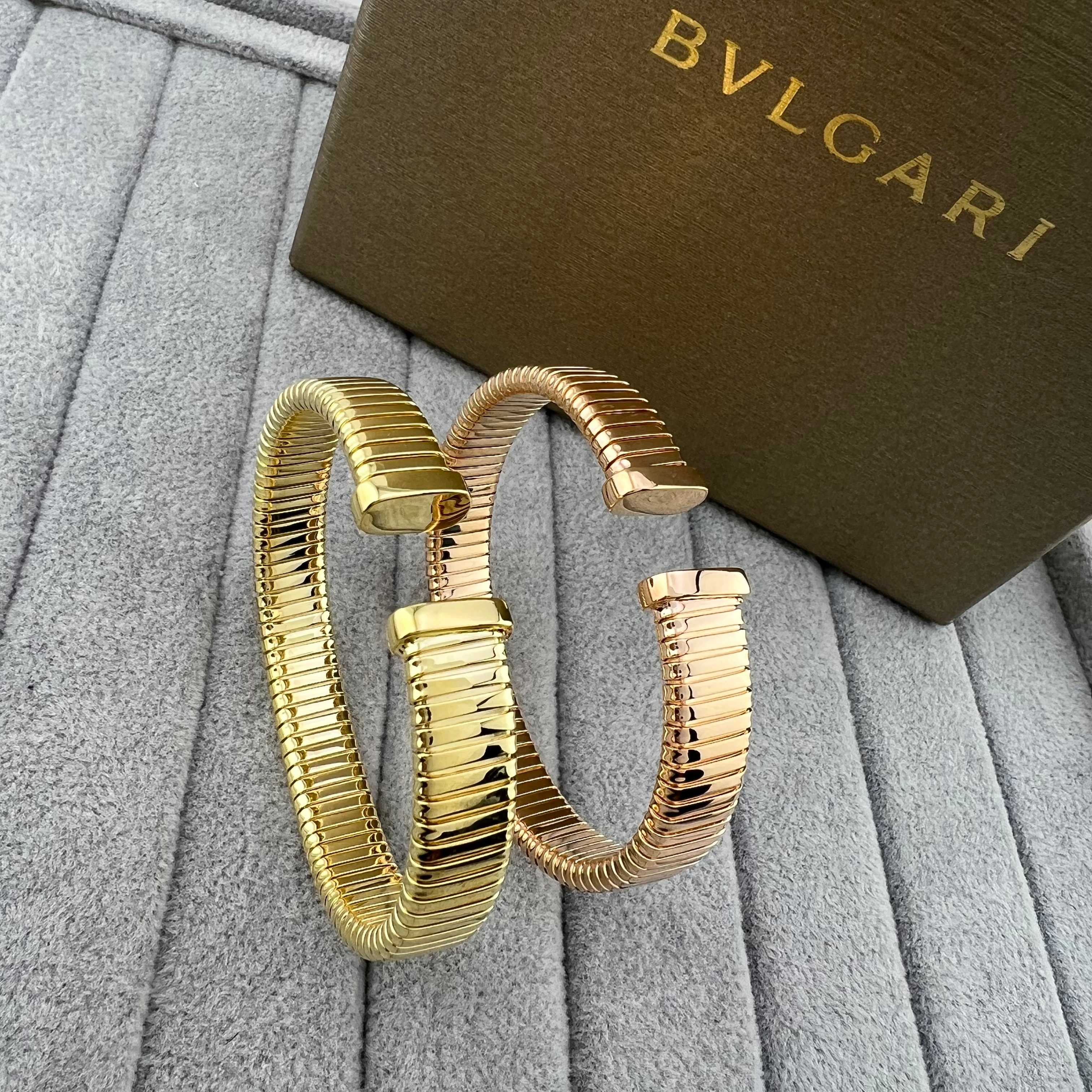 Yellow gold/rose gold spring bracelet