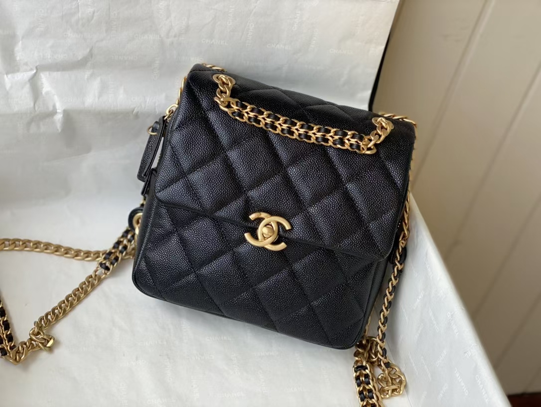 𝗖𝗛𝗔𝗡𝗘𝗟 22P retro black backpack