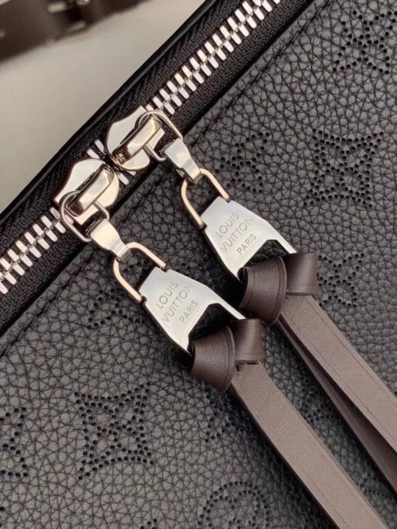 Louis Vuitton Beaubourg Hobo Mm 32Cm Black M56073