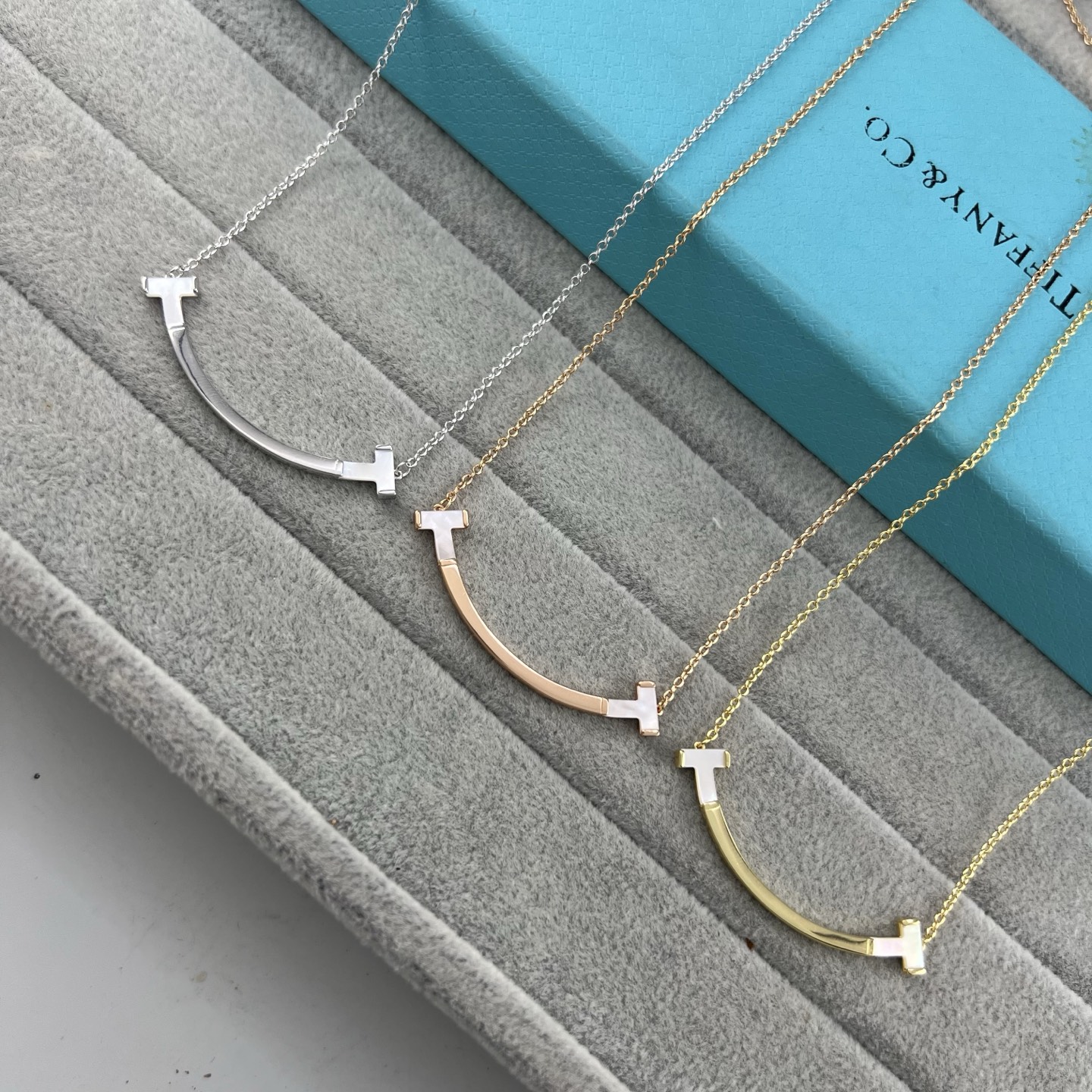 White Mother-of-Pearl Smile Pendant Necklace