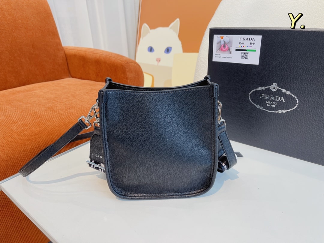 Prada Leather Mini Shoulder Bag Black 20Cm