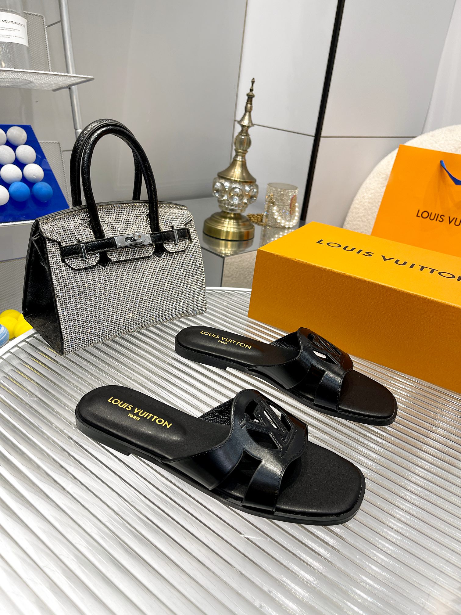 Louis Vuitton Lv Isola Flat Mule Black 1Abp0E