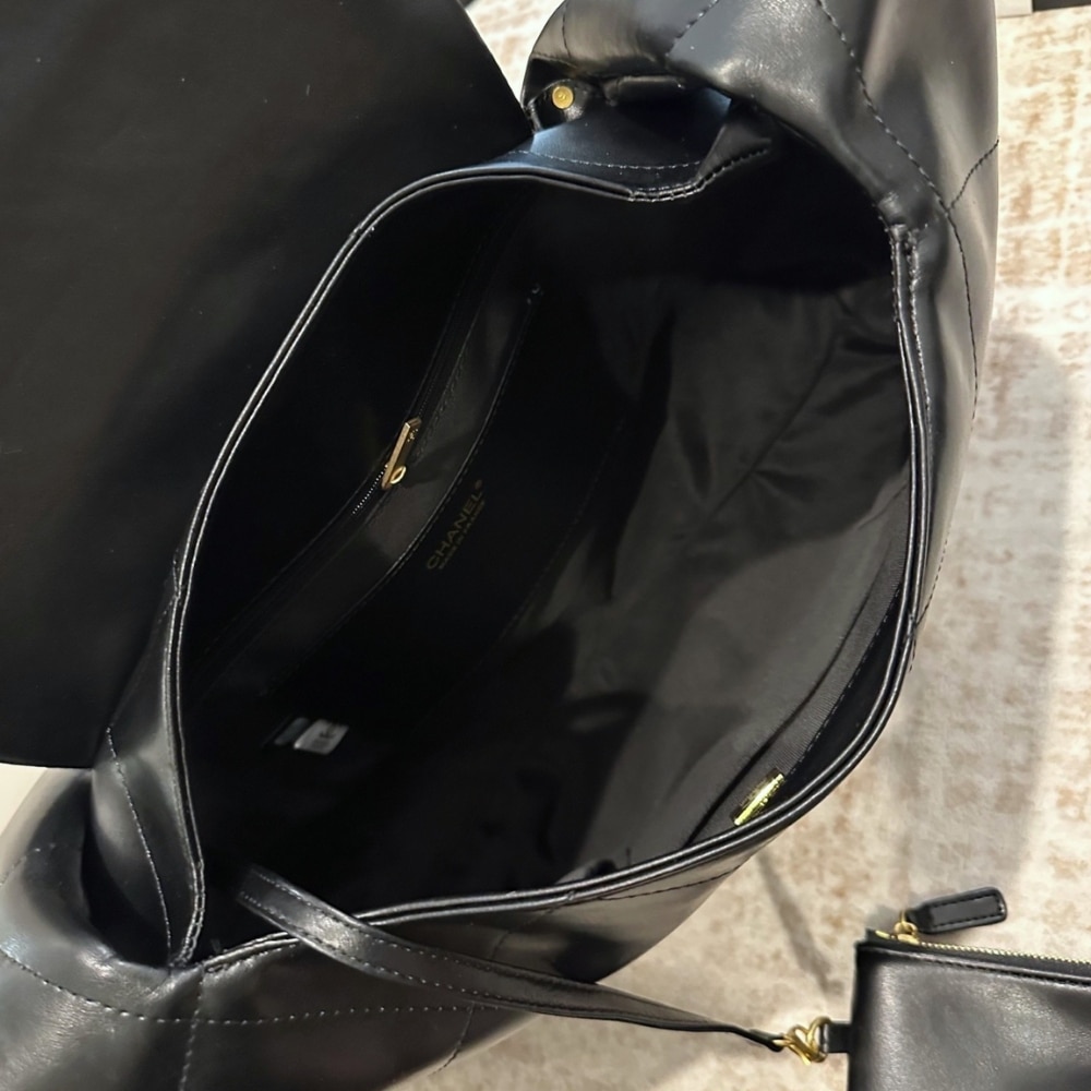 Chanel Maxi Hobo Bag Black Leather 43Cm AS5839 B22140 94305
