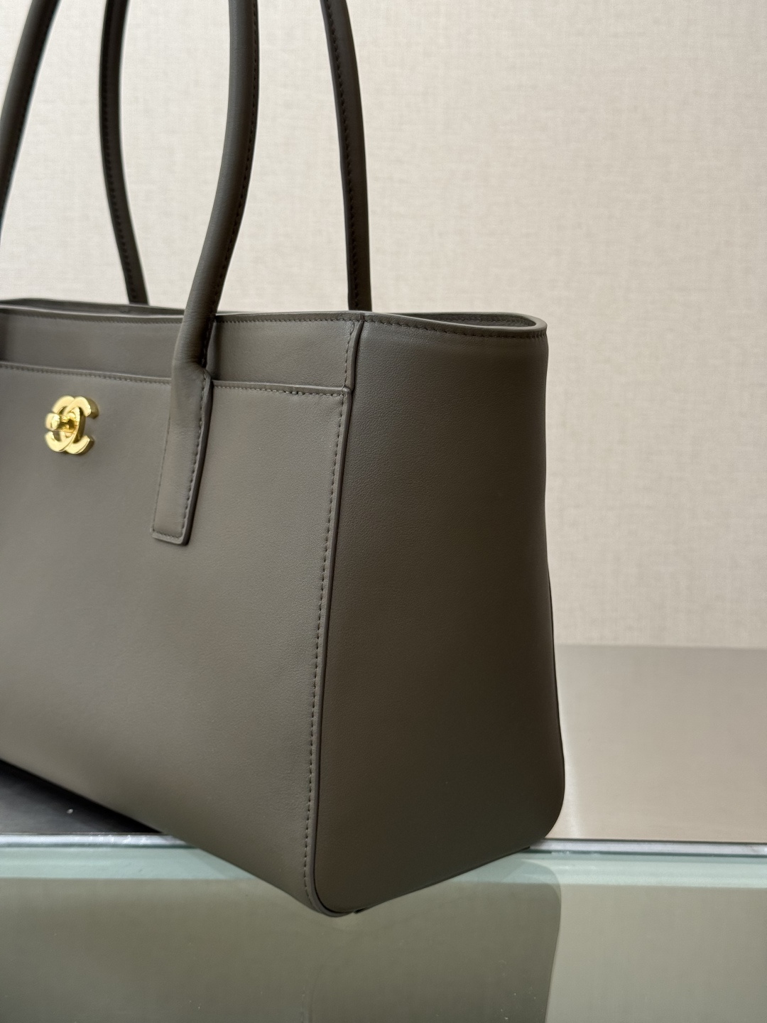 26S Grey Smooth Calfskin Cerf Executive Shopper Tote Bag with Gold Hardware