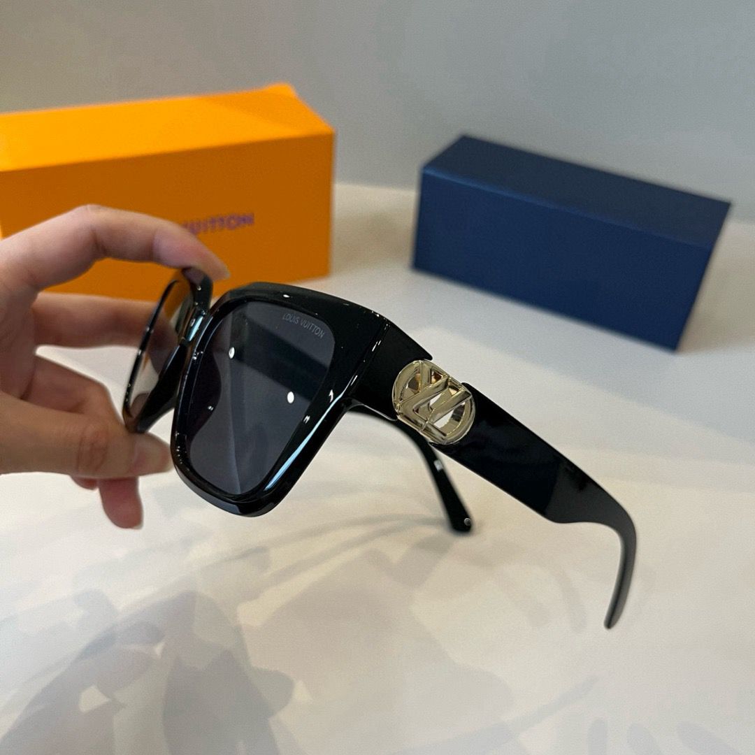 Louis Vuitton LV GO-14 Round Sunglasses