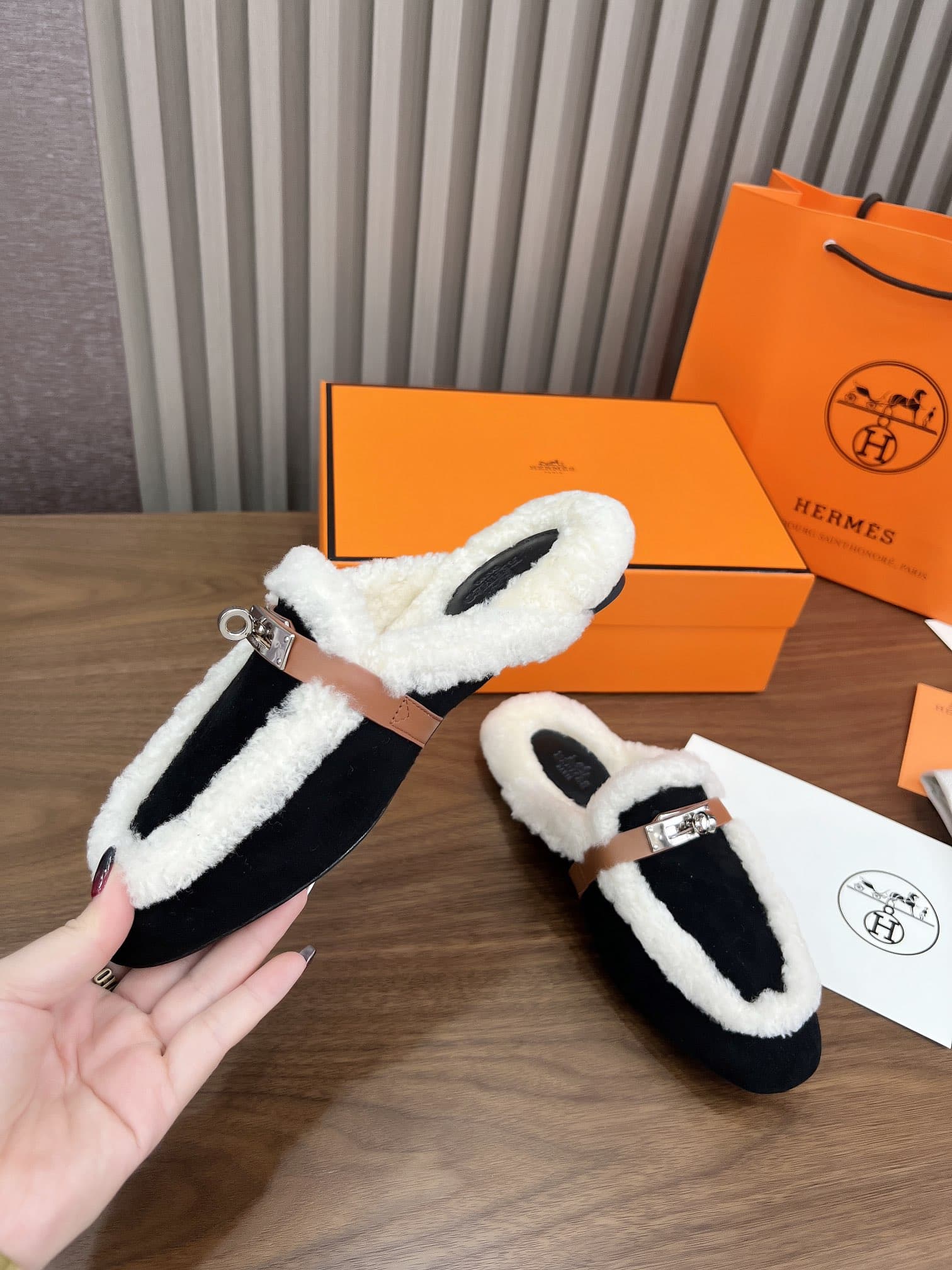 Hermes Oz Mule Shearling Black White