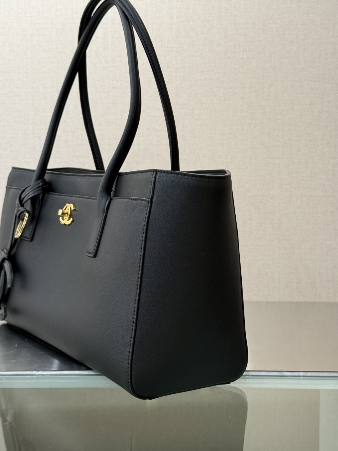 26S Black Smooth Calfskin Cerf Executive Shopper Tote Bag with Gold Hardware