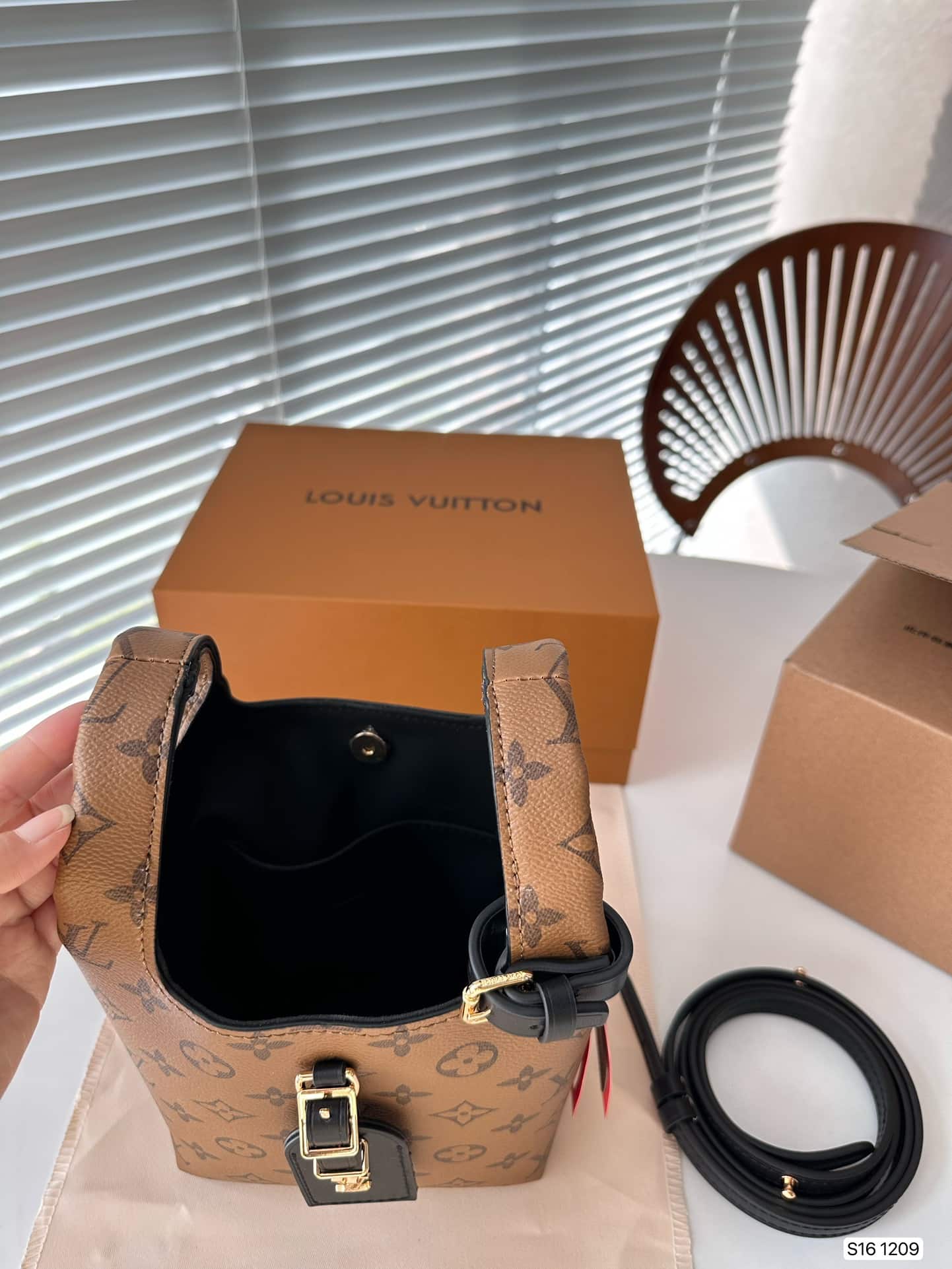 Louis Vuitton Atlantis Bucket Monogram Canvas 17Cm M46816