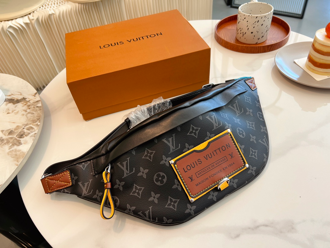 Louis Vuitton Discovery Bumbag Monogram Eclipse Gaston Label Savane 45Cm M45220